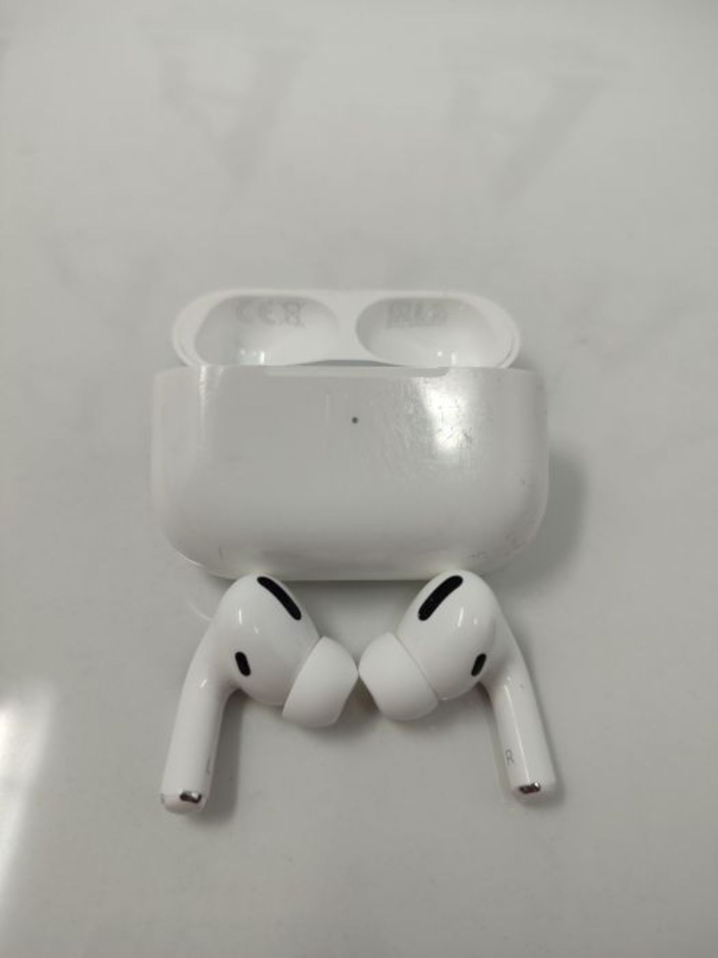 RRP £213.00 Apple AirPods Pro (1. generation) with Wireless charging case (2019) - Image 2 of 2