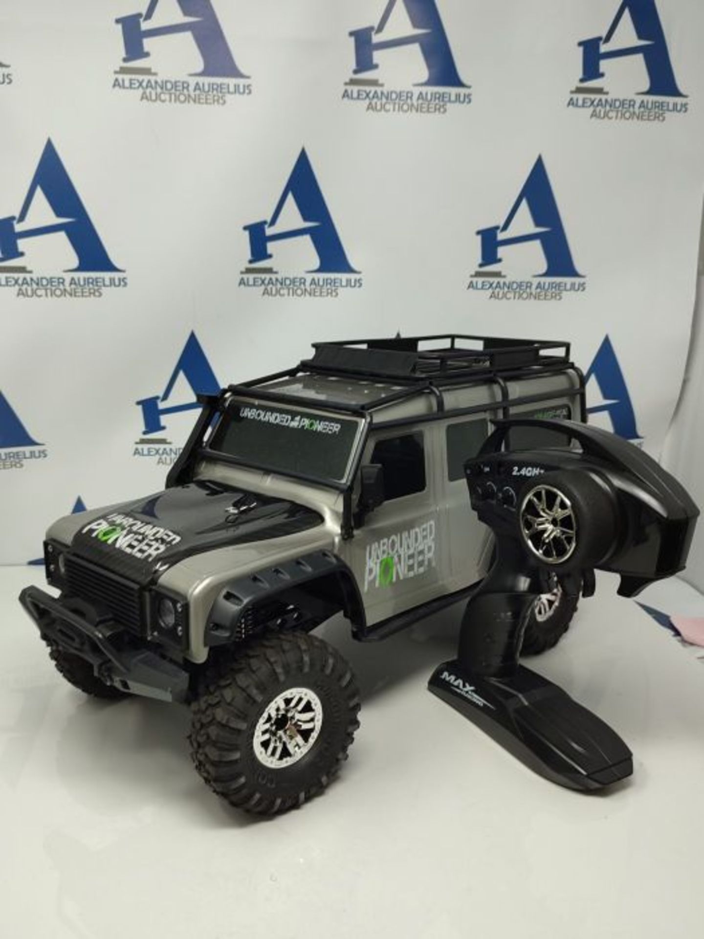 RRP £113.00 Amewi 22528 RC Dirt Climbing Pioneer SUV Crawler 4WD 1:10 RTR with Remote Control, Bat - Image 3 of 3