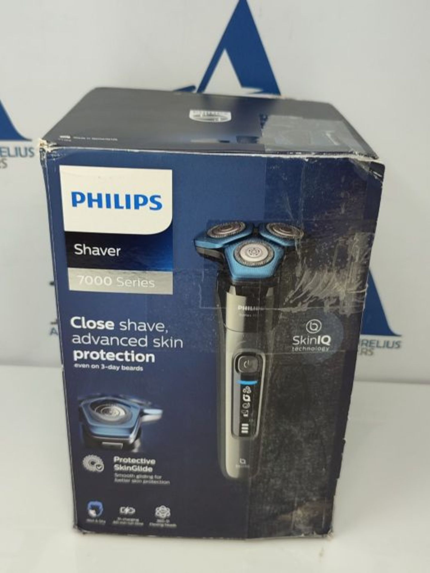 RRP £138.00 Philips Shaver Series 7000 electric wet and dry shaver with SkinIQ (model S7788/55)