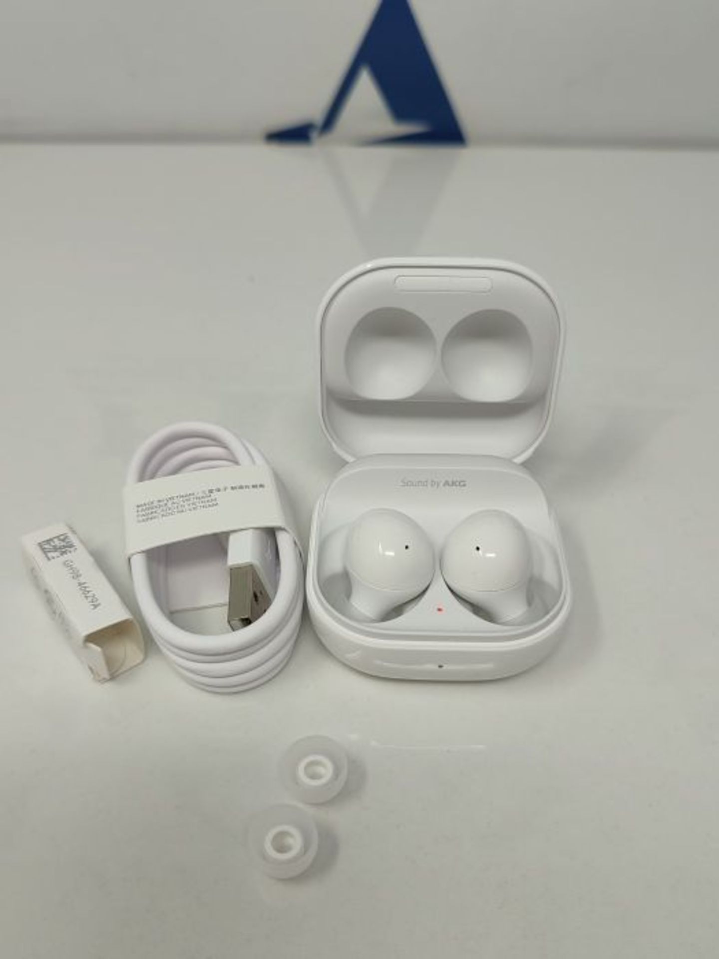 RRP £139.00 Samsung Galaxy Buds2 Wireless Earphones, 2 Year Manufacturer Warranty, White (UK Versi - Image 2 of 3