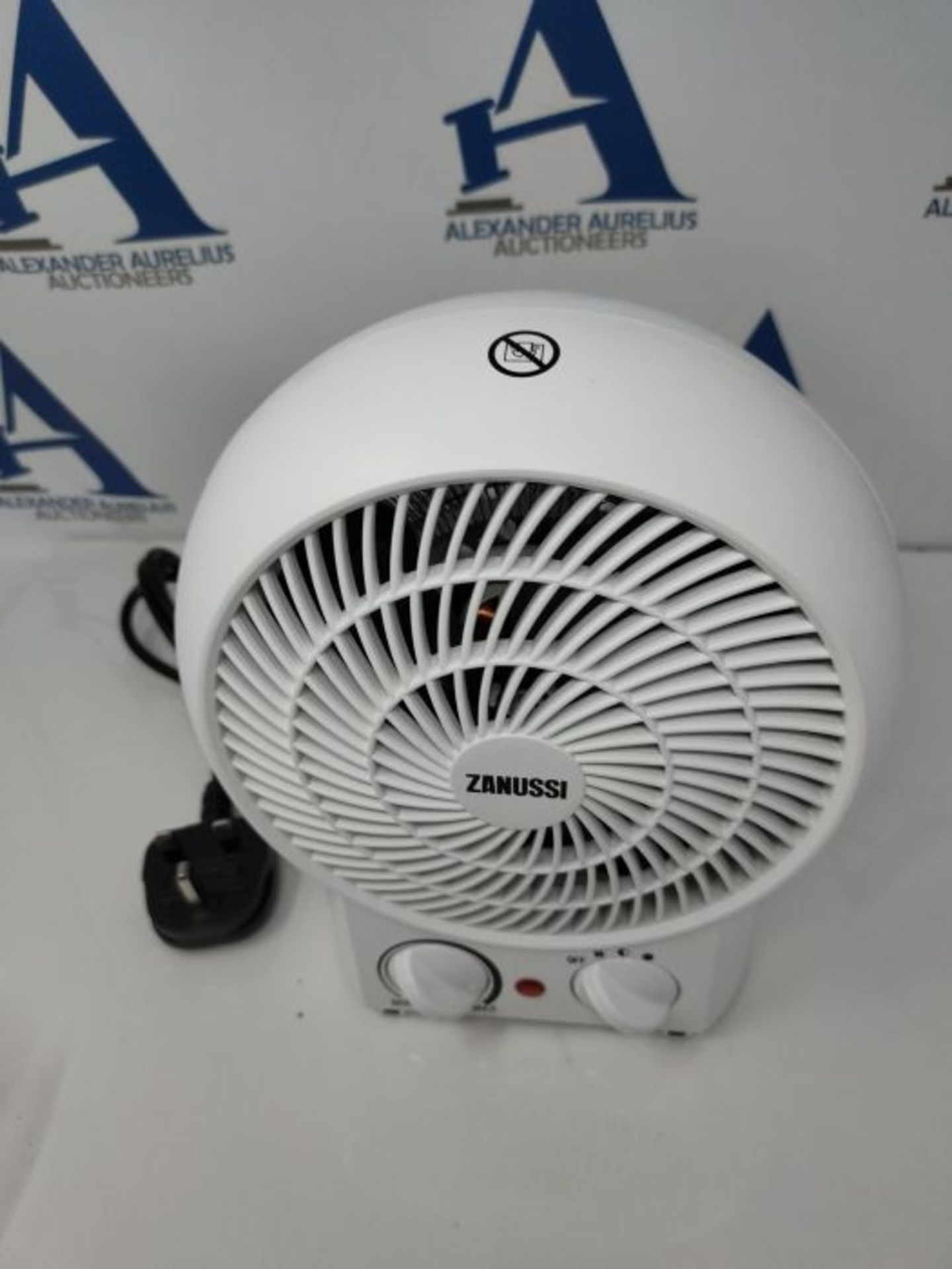 Zanussi ZFH1001 2000W Portable Upright Fan Heater, Two Heat Settings, Overheat Protect - Image 3 of 3