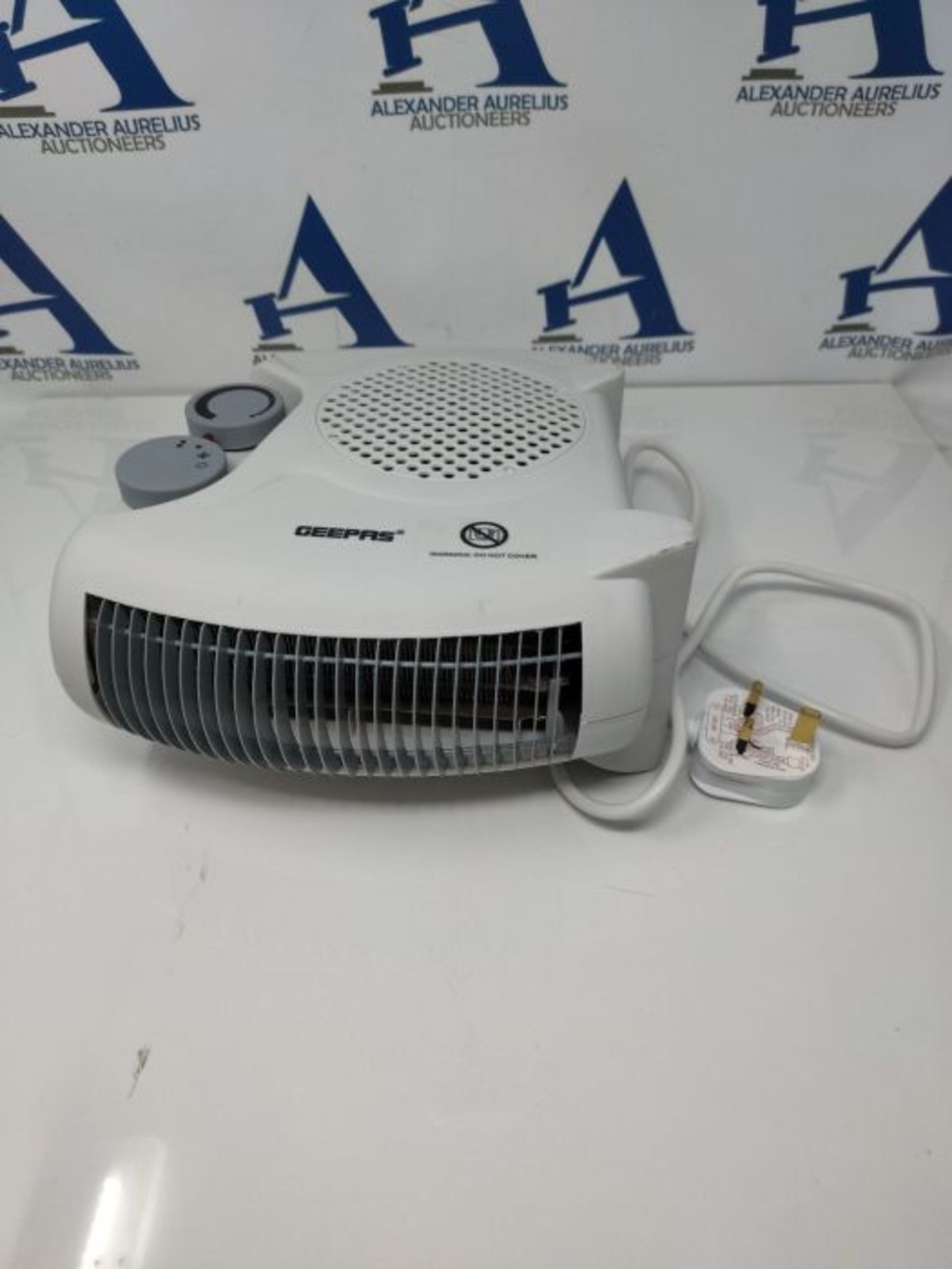 Geepas Portable Fan Heater  Upright, Adjustable Thermostat with 2 Heat Settings 100 - Image 3 of 3