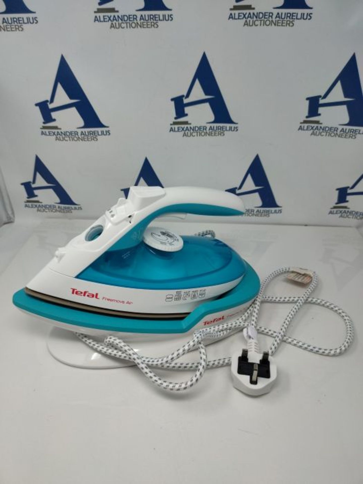 RRP £52.00 Tefal Cordless Steam Iron, Freemove Air, 2400 W, Blue, FV6520G0, 0.25L - Image 2 of 3