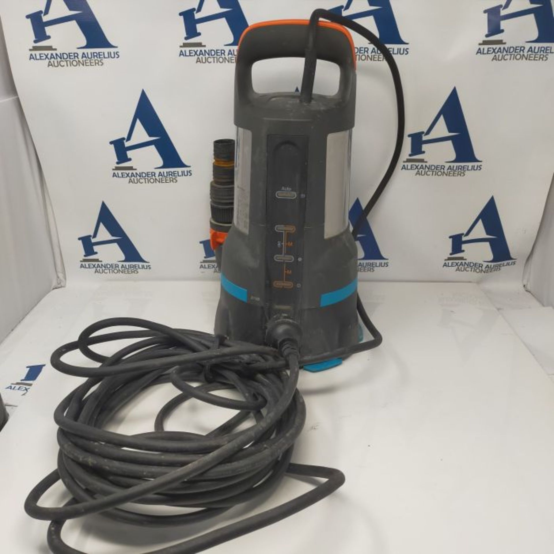 RRP £159.00 Gardena 9049-61 submersible pump 860 W 19500 l/h - Image 3 of 3