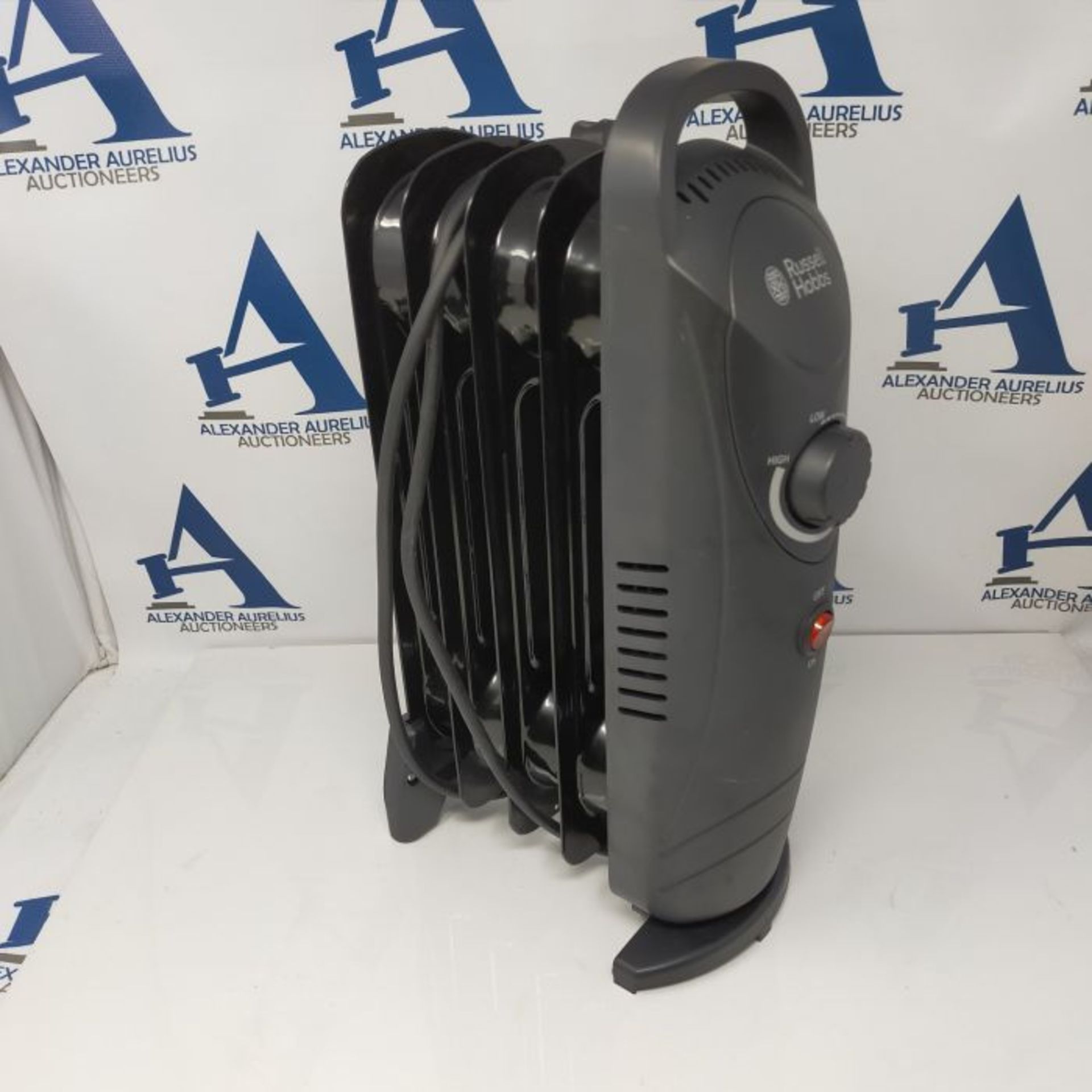 Russell Hobbs 650W Oil Filled Radiator, 5 Fin Portable Electric Heater - Black, Adjust - Image 2 of 3
