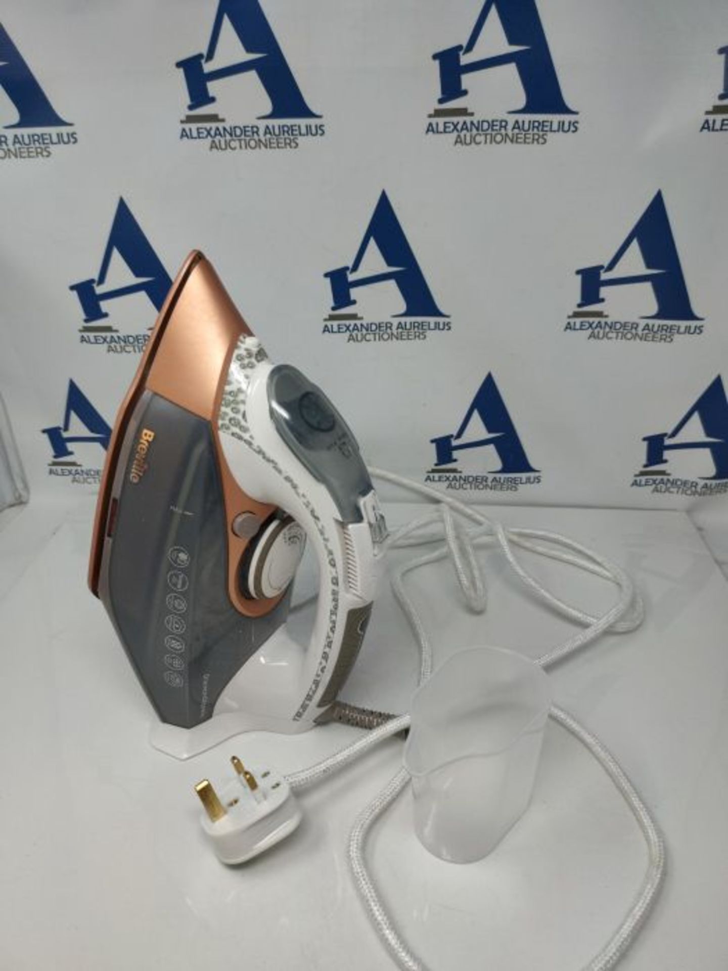 Breville DiamondXpress Steam Iron | 3100 W | 200G Steam Shot | Multi-Directional Diamo - Image 3 of 3