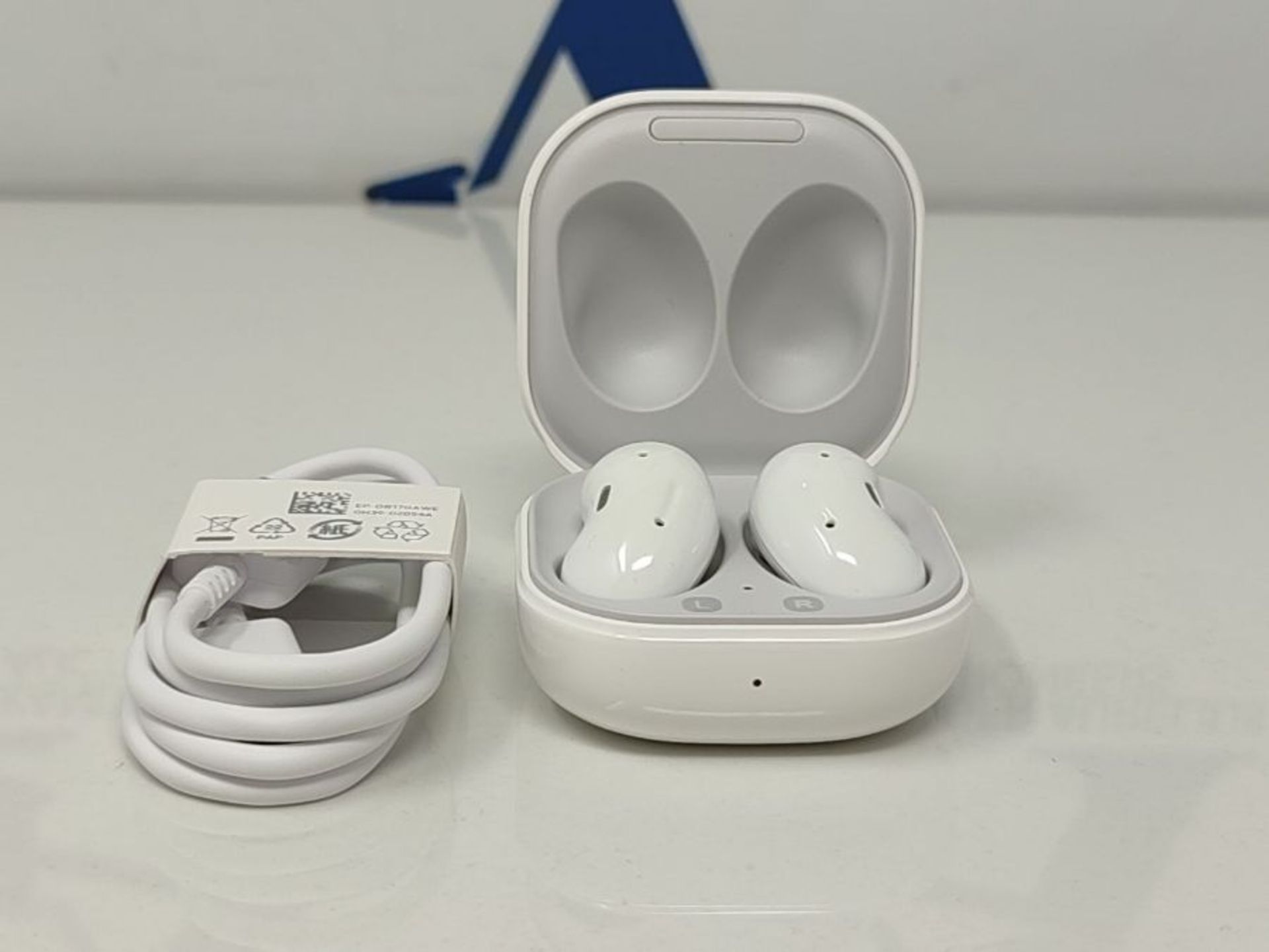 RRP £152.00 Samsung Buds Live White (Old Version) - Image 3 of 3