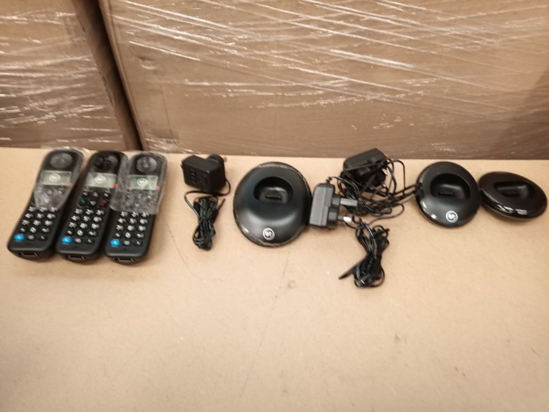 BT Everyday Cordless Home Phone with Basic Call Blocking, Trio Handset Pack, Black - Image 3 of 3