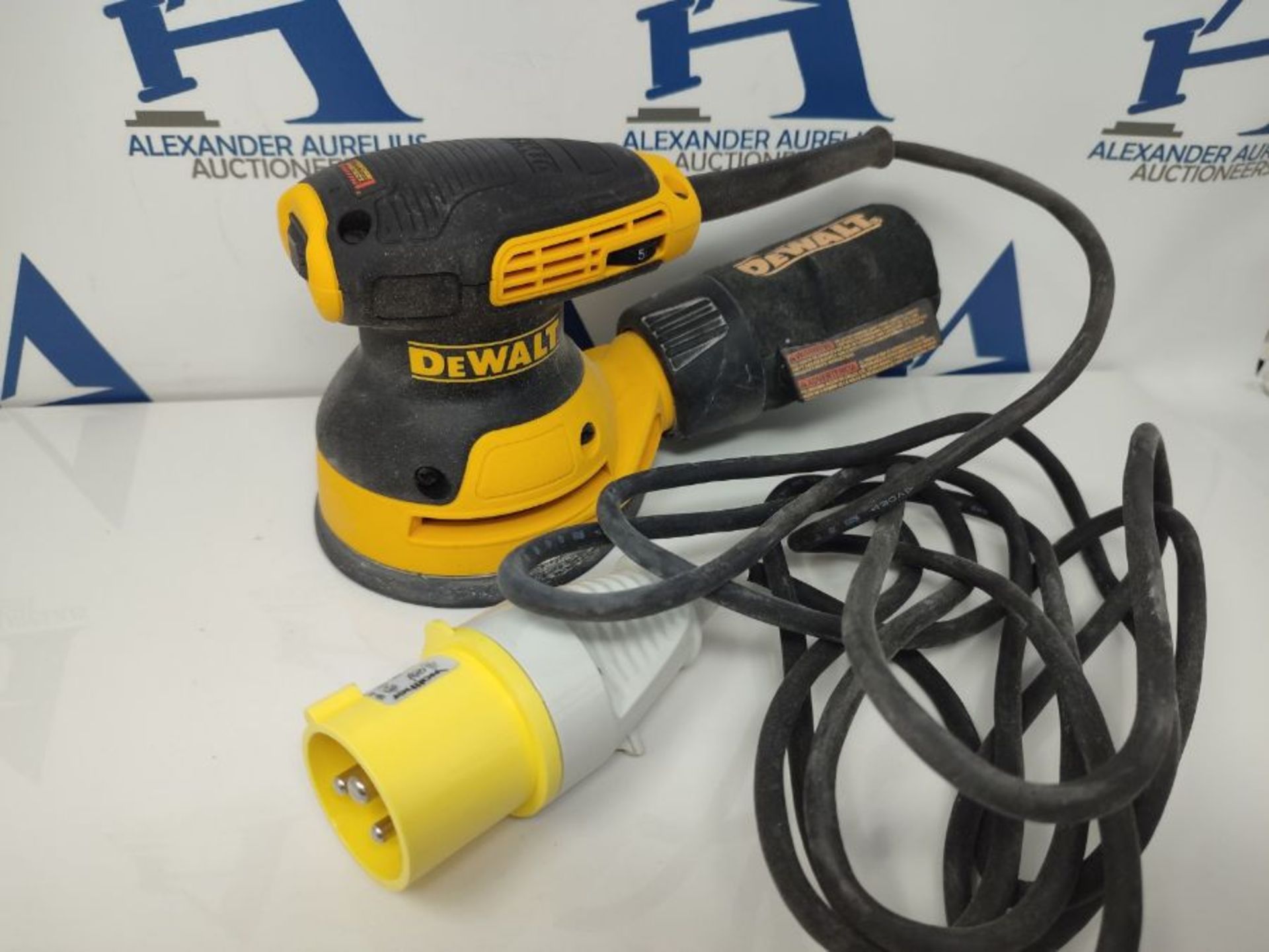 RRP £111.00 DEWALT DWE6423-LX Random Orbital Sanders, Yellow/Black (115V Industrial Plug) - Image 3 of 3