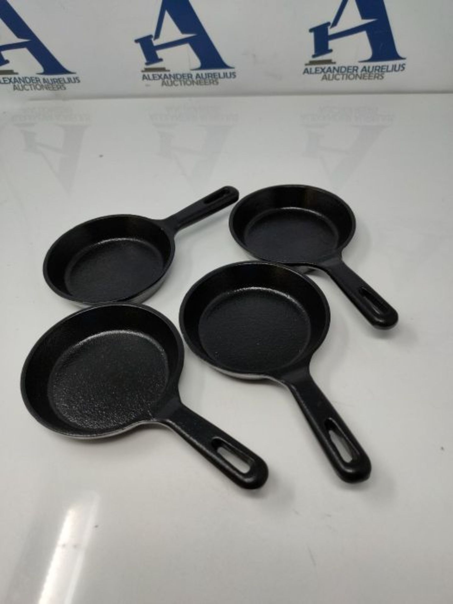 AmazonCommercial Pre-Seasoned 8.9 cm Cast Iron Frying Pan, Set of 4 - Image 2 of 2