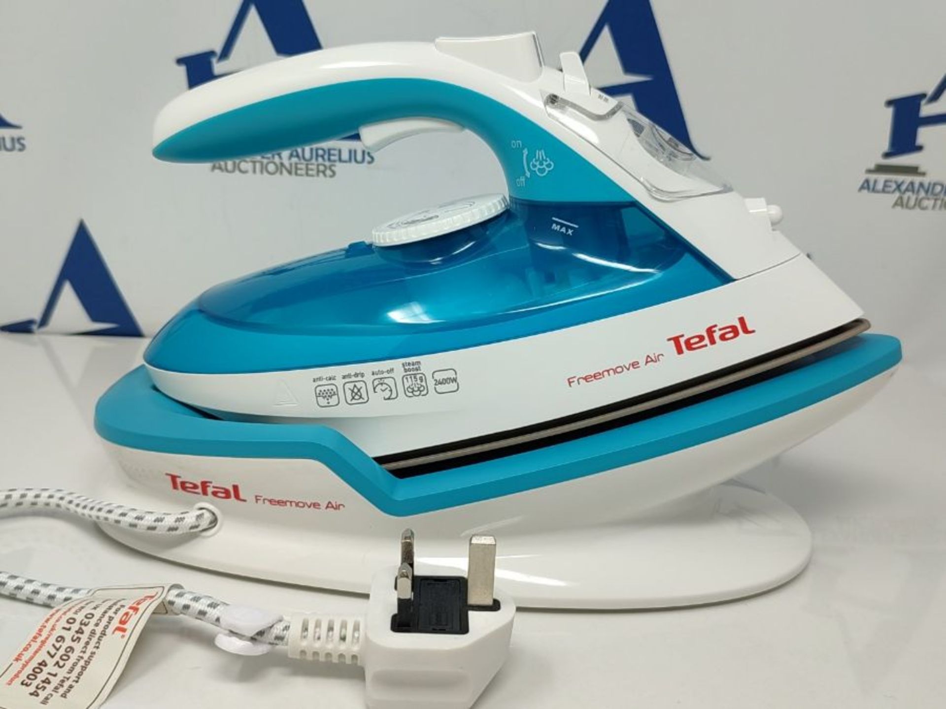 RRP £62.00 Tefal Cordless Steam Iron, Freemove Air, 2400 W, Blue, FV6520G0, 0.25L - Image 3 of 3
