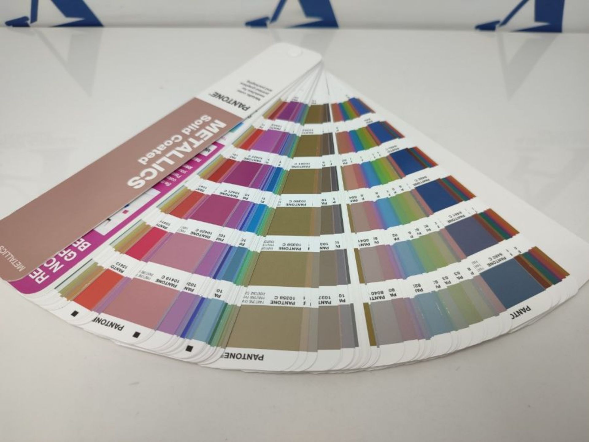 RRP £133.00 Pantone GG1507A Metallics Guide - Gloss aqueous and metallic coated reference fan deck - Image 3 of 3