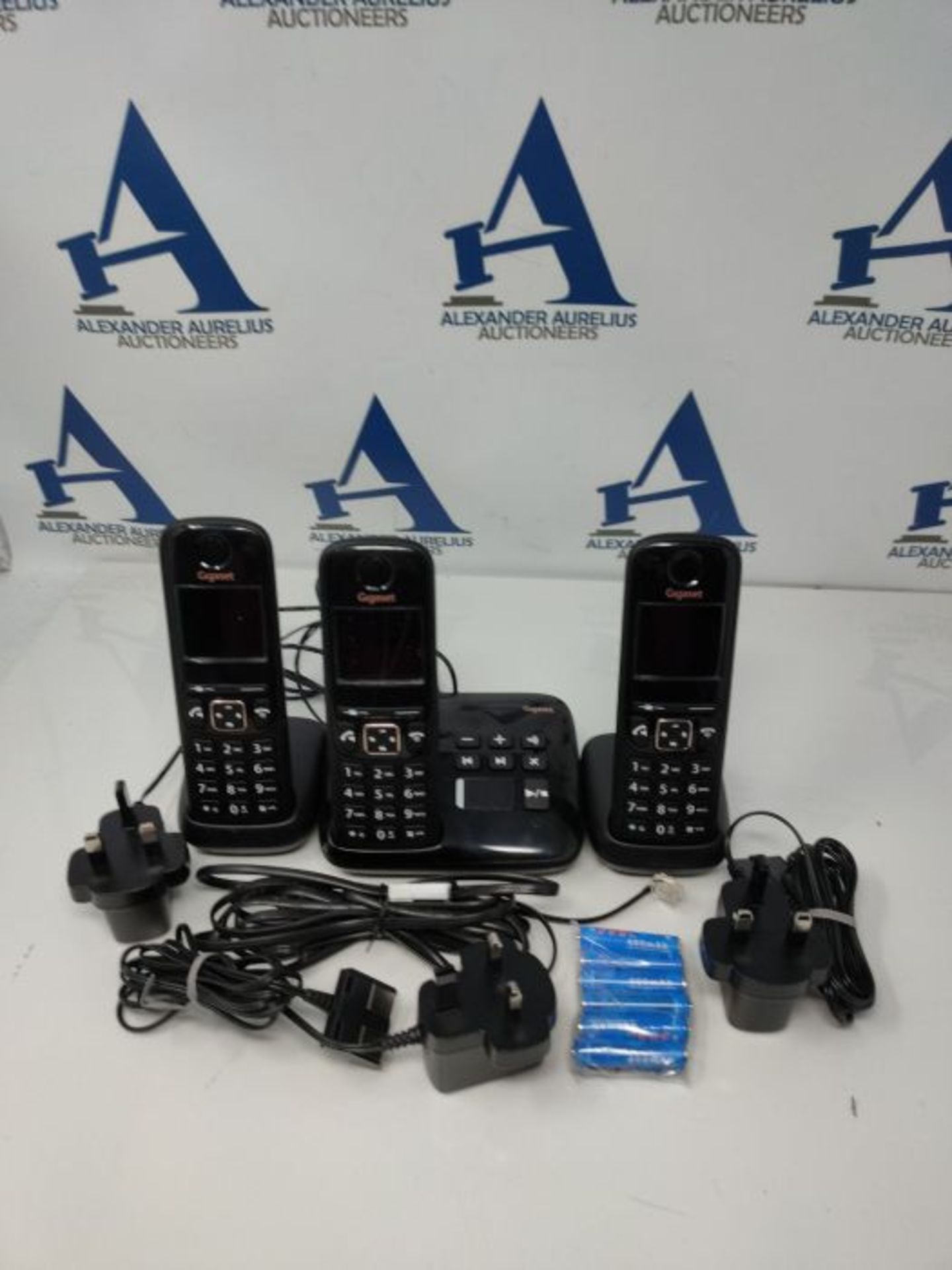 RRP £67.00 Gigaset ALLROUNDER Trio with answer machine - 3 cordless phones - Large, high-contrast