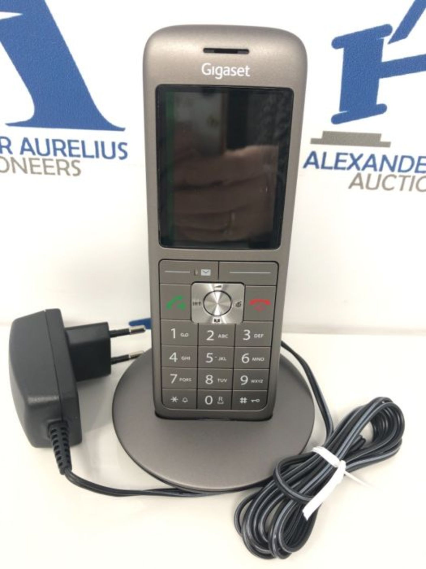 RRP £66.00 Gigaset CL660HX - DECT handset with charging cradle - high-quality cordless phone for - Image 2 of 3