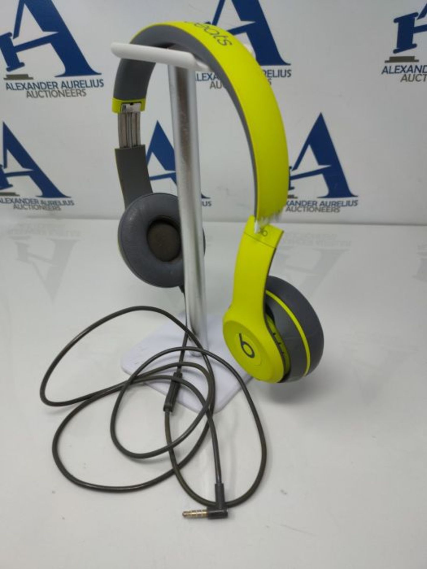 RRP £250.00 [CRACKED] Beats Solo2 Wireless Active Collection by Dr. Dre - Shock Yellow - Image 3 of 3