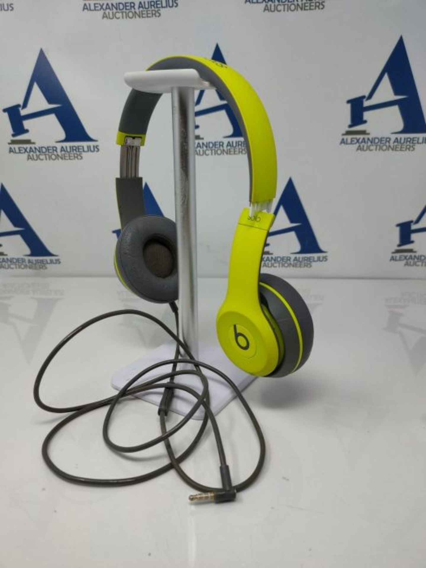 RRP £250.00 [CRACKED] Beats Solo2 Wireless Active Collection by Dr. Dre - Shock Yellow - Image 2 of 3