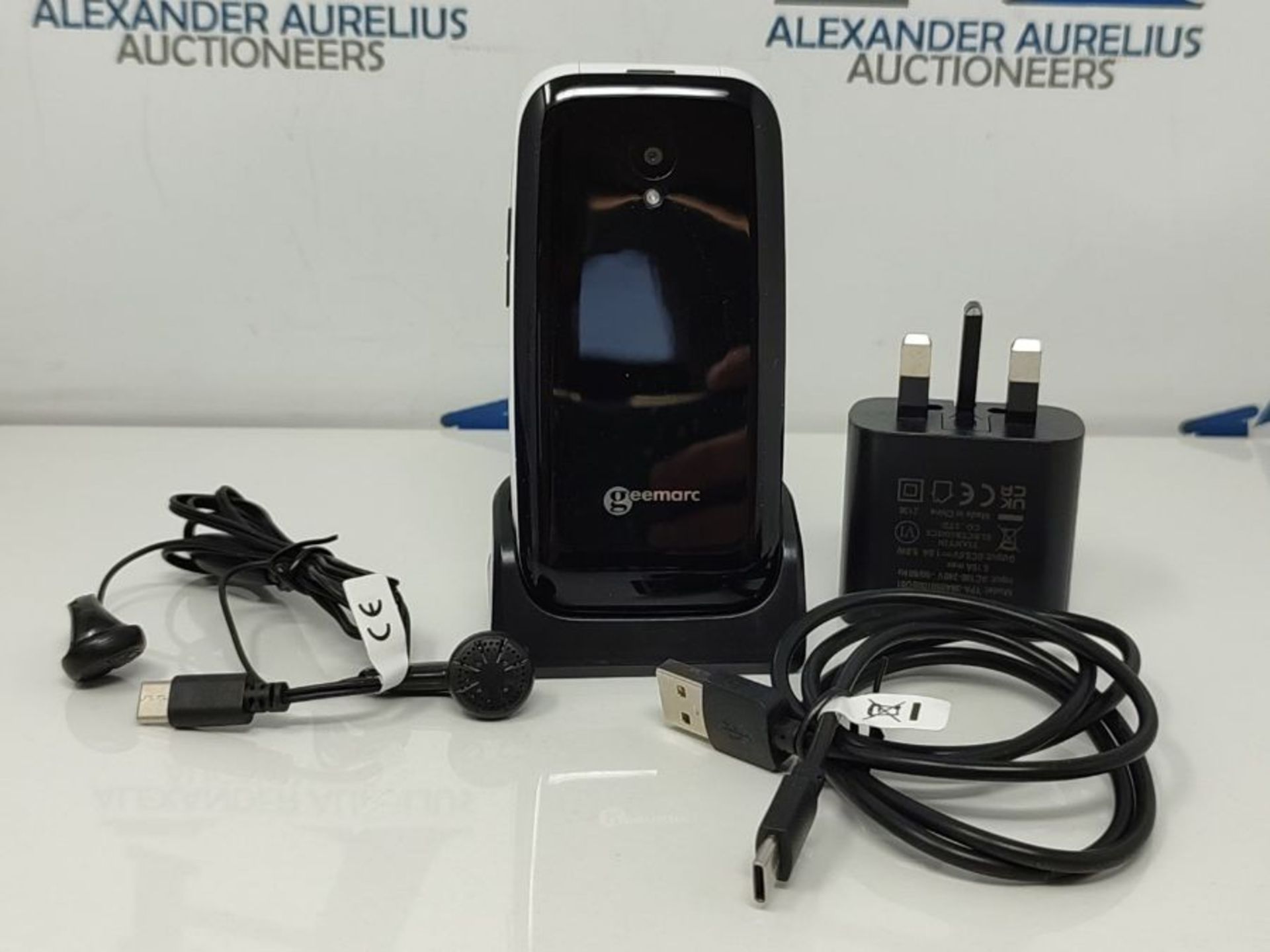 RRP £97.00 Geemarc CL8700-4G Amplified Clamshell Mobile Phone with Large Keys, SOS Function and O - Image 3 of 3