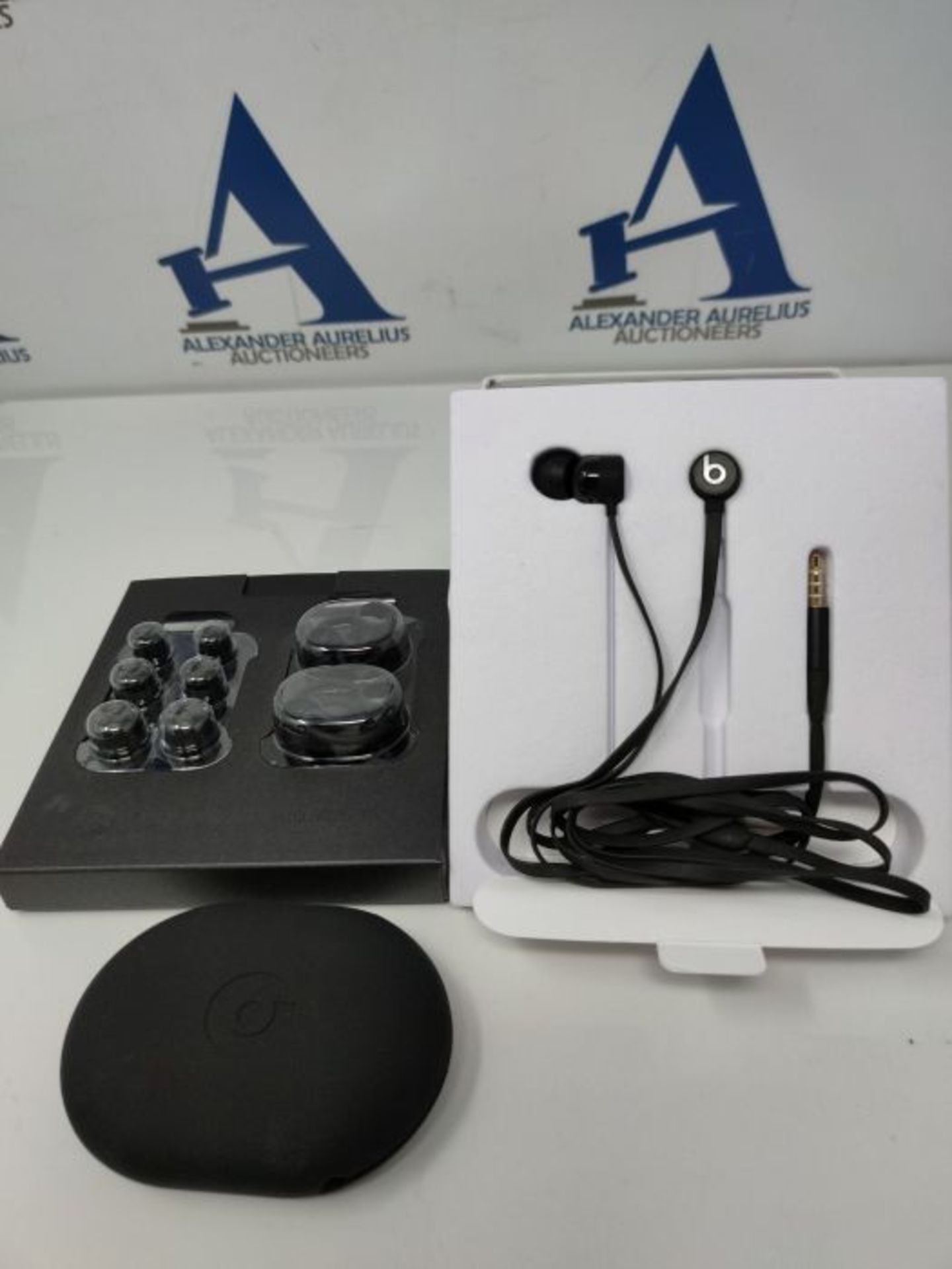 RRP £120.00 Beats urBeats3 MQFU2ZM/A Headphones with 3.5 mm Plug - Black - Image 3 of 3