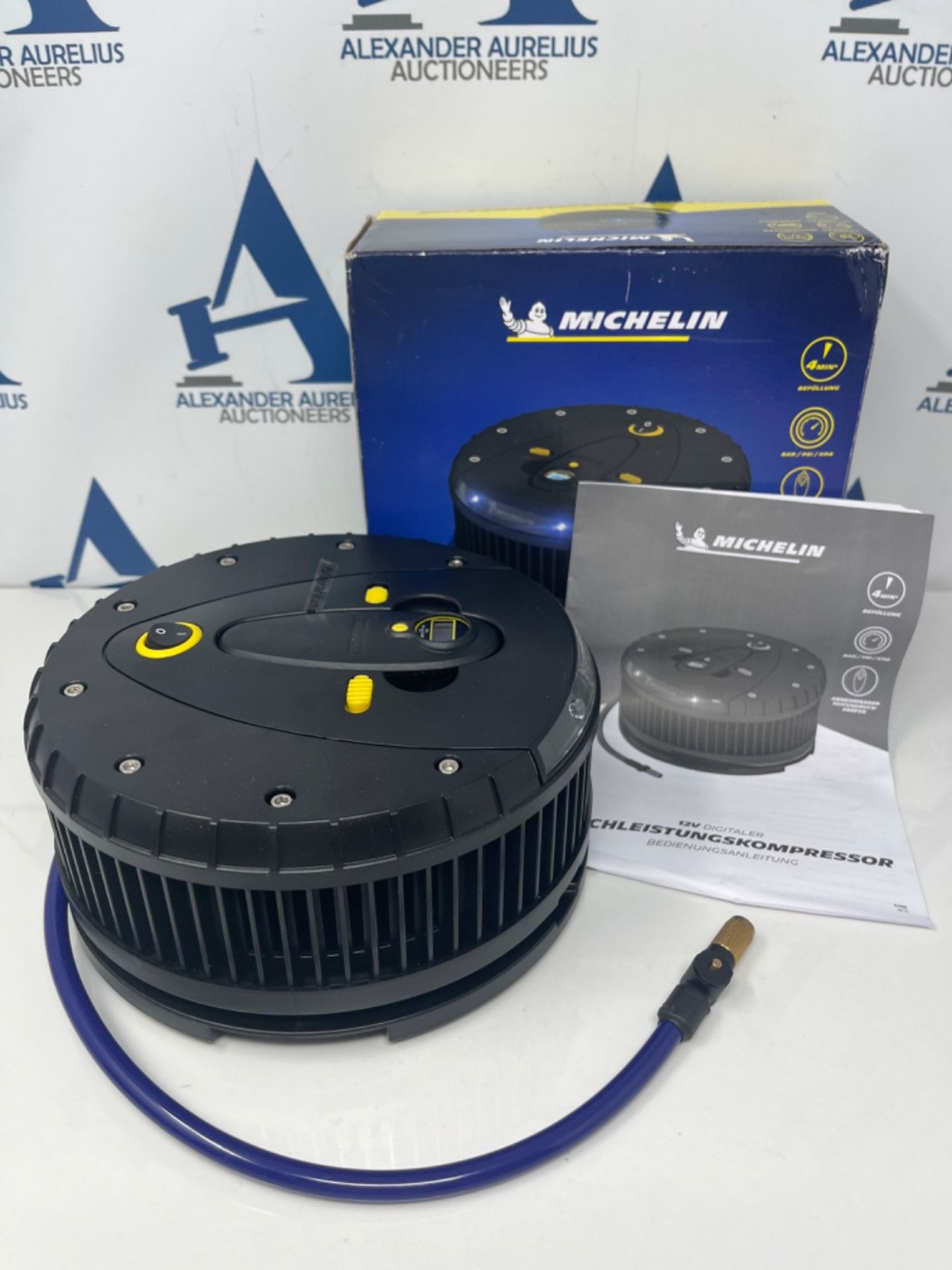 Michelin 92412 Digital high-performance compressor with LED and removable tire pressur - Image 2 of 3