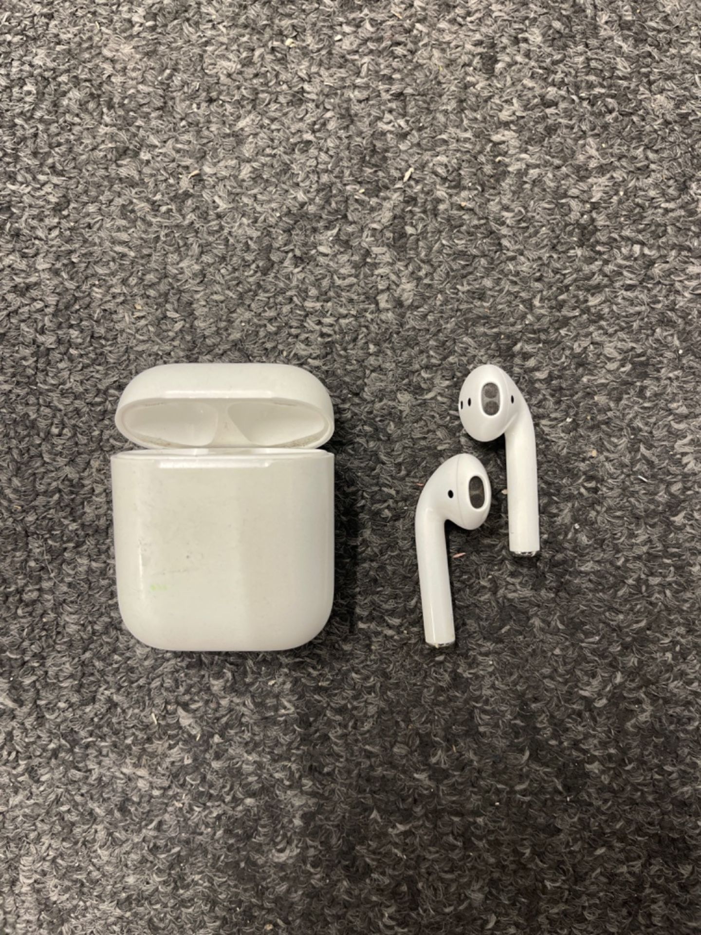 RRP £159.00 Apple AirPods with Charging Case (Wired) - Bild 3 aus 3