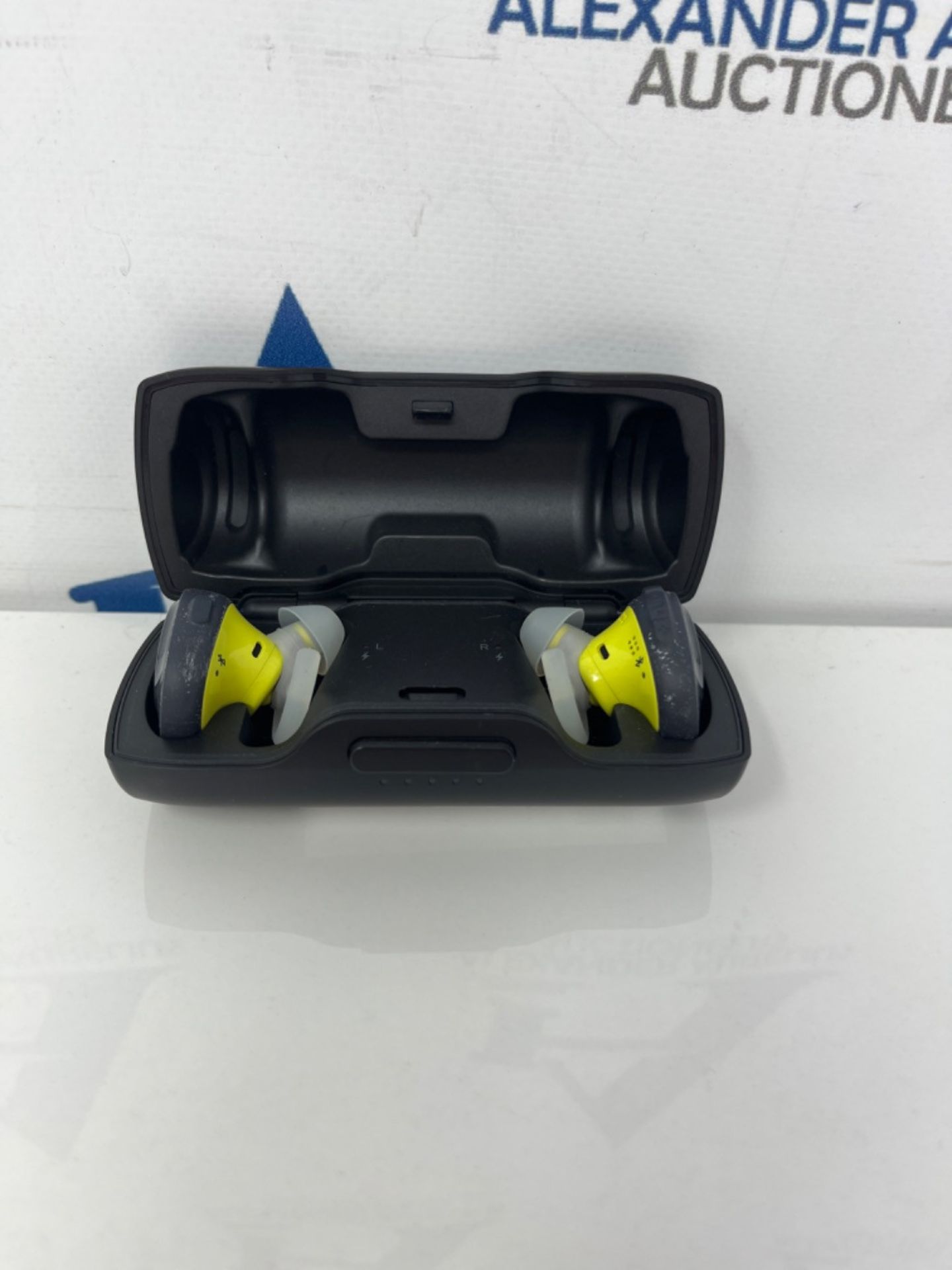 RRP £182.00 Bose SoundSport Free Truly Wireless Sport Headphones - Midnight Blue - Image 2 of 3