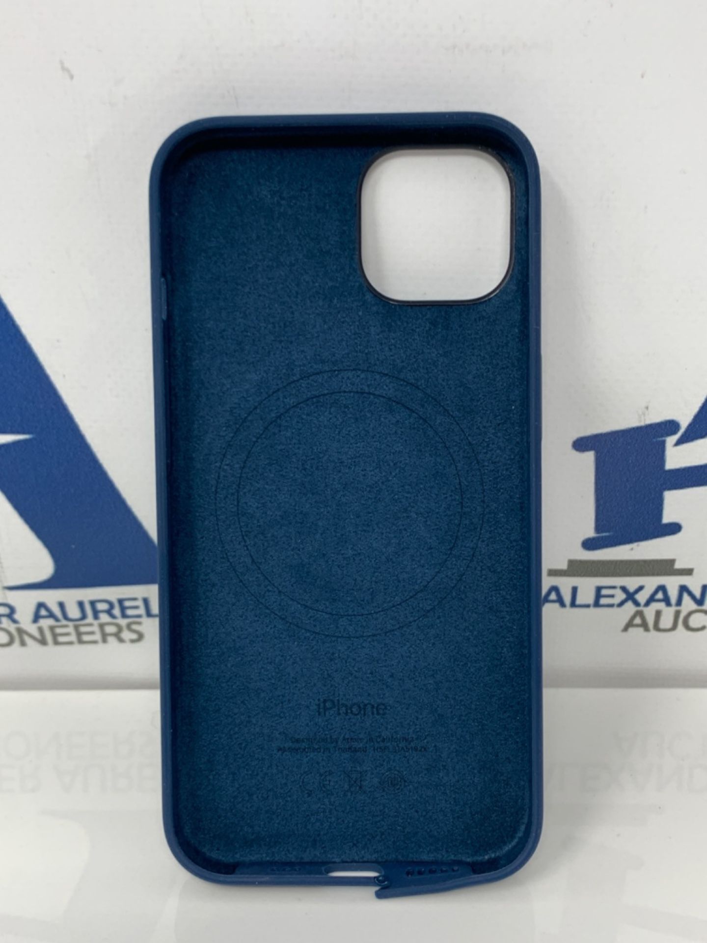 Apple Silicone Case with MagSafe (for iPhone 13) - Abyss Blue - Image 2 of 3