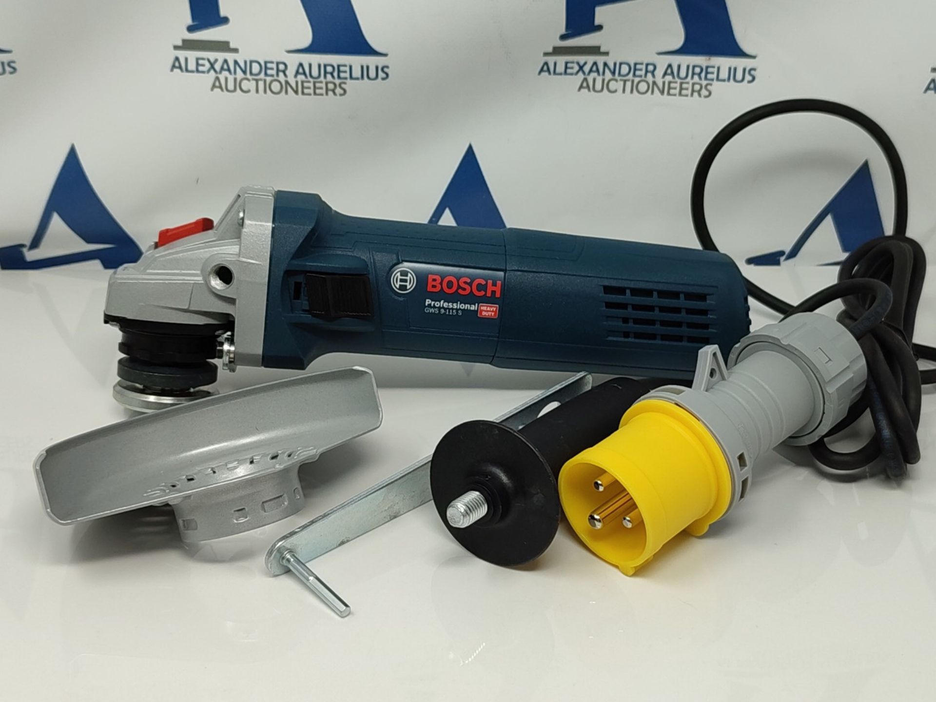 RRP £84.00 Bosch Professional Corded Angle Grinder GWS 9-115 S (900W, 110V, incl. Auxiliary Handl - Image 2 of 2