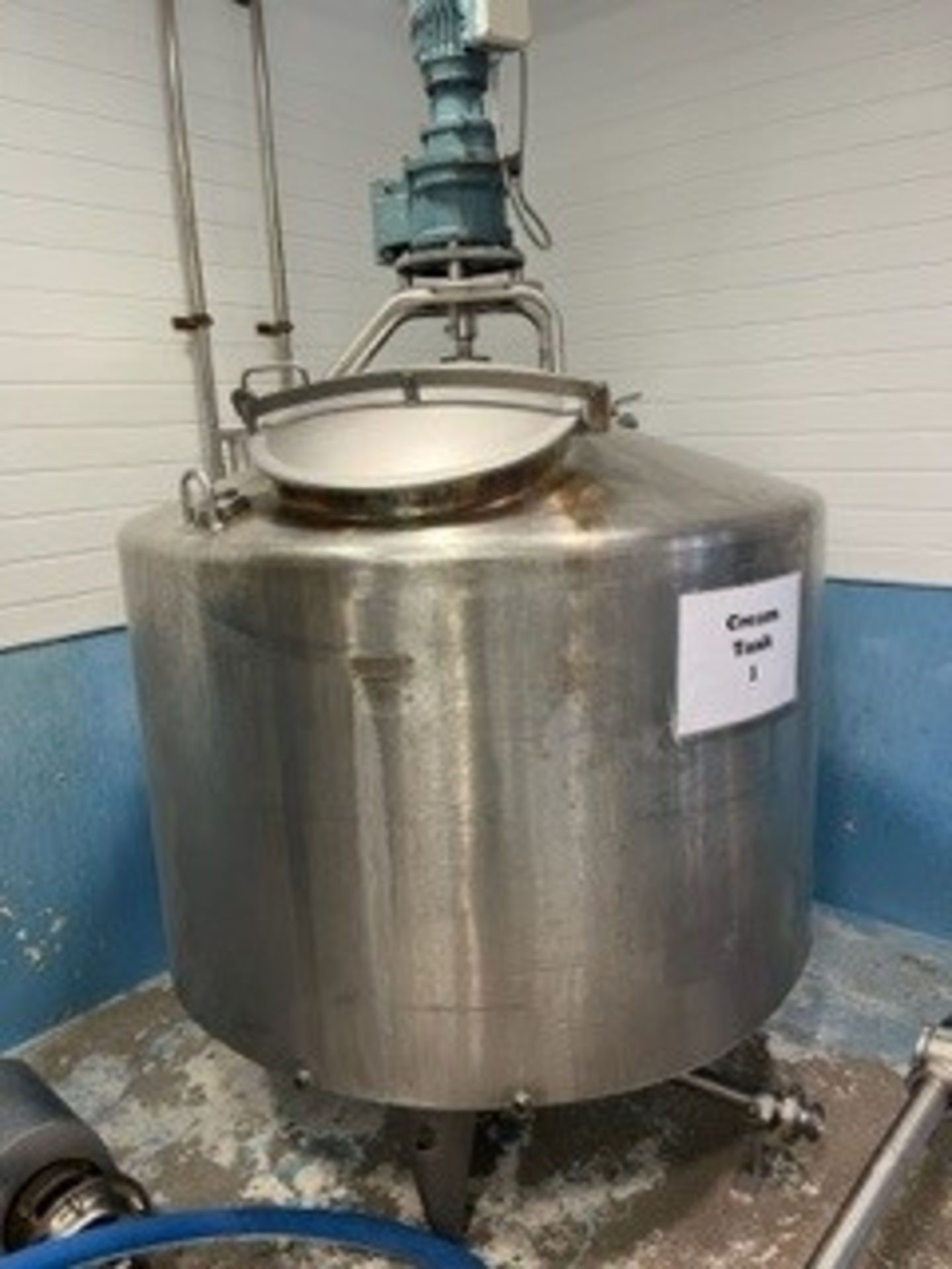 cream tank 600 L jacketed tank + agitator for chilling cream