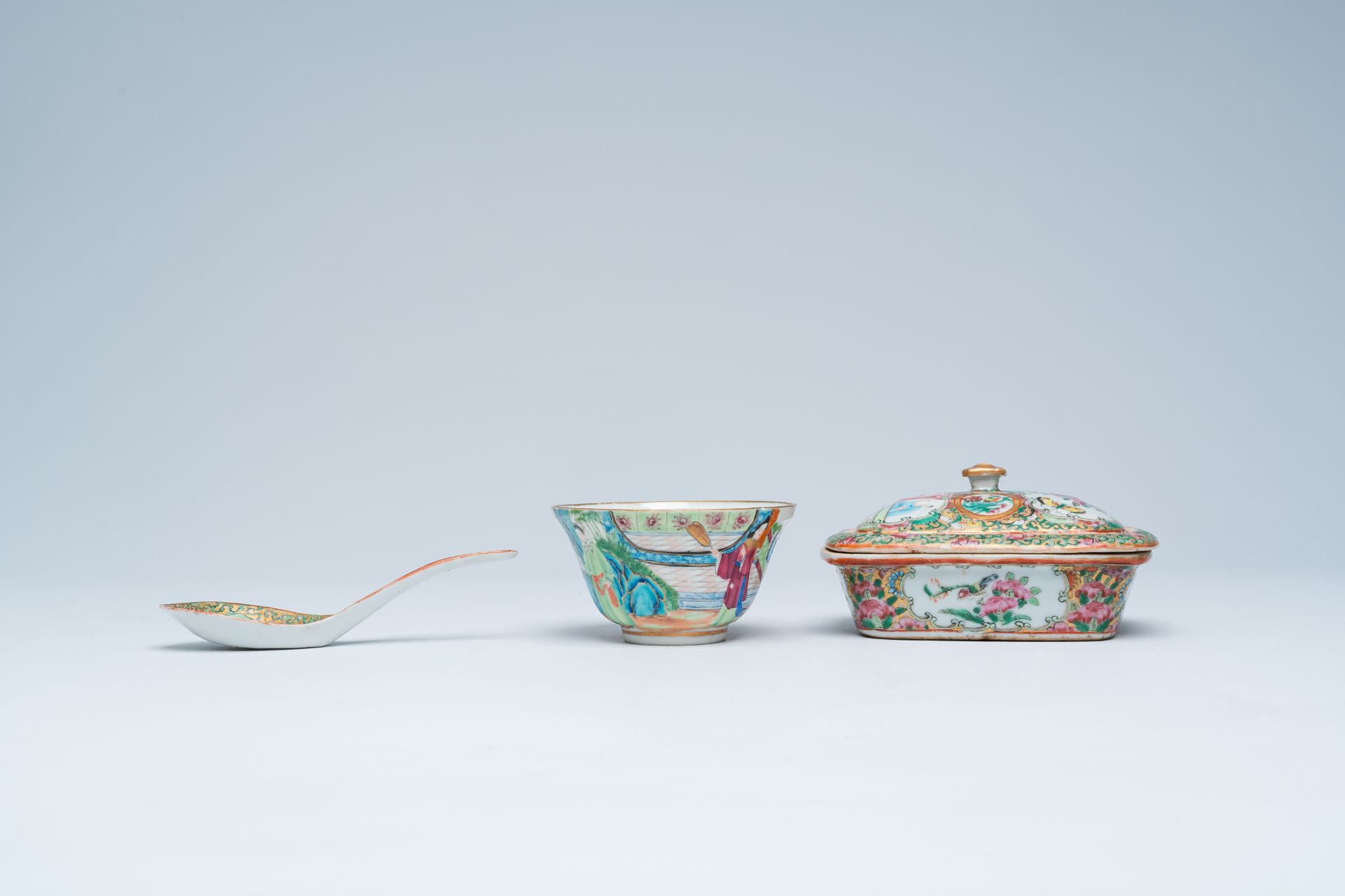 A varied collection of Chinese Canton famille rose porcelain with floral design and figures, 19th C. - Image 5 of 20