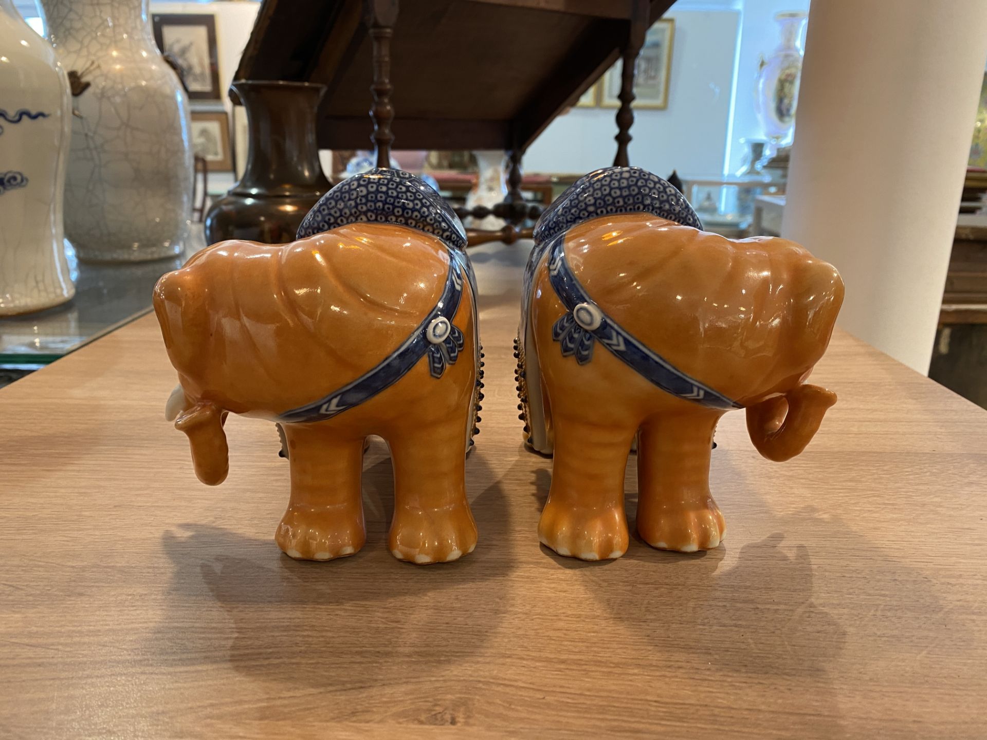 A pair of Chinese polychrome models of elephants, 20th C. - Image 10 of 15