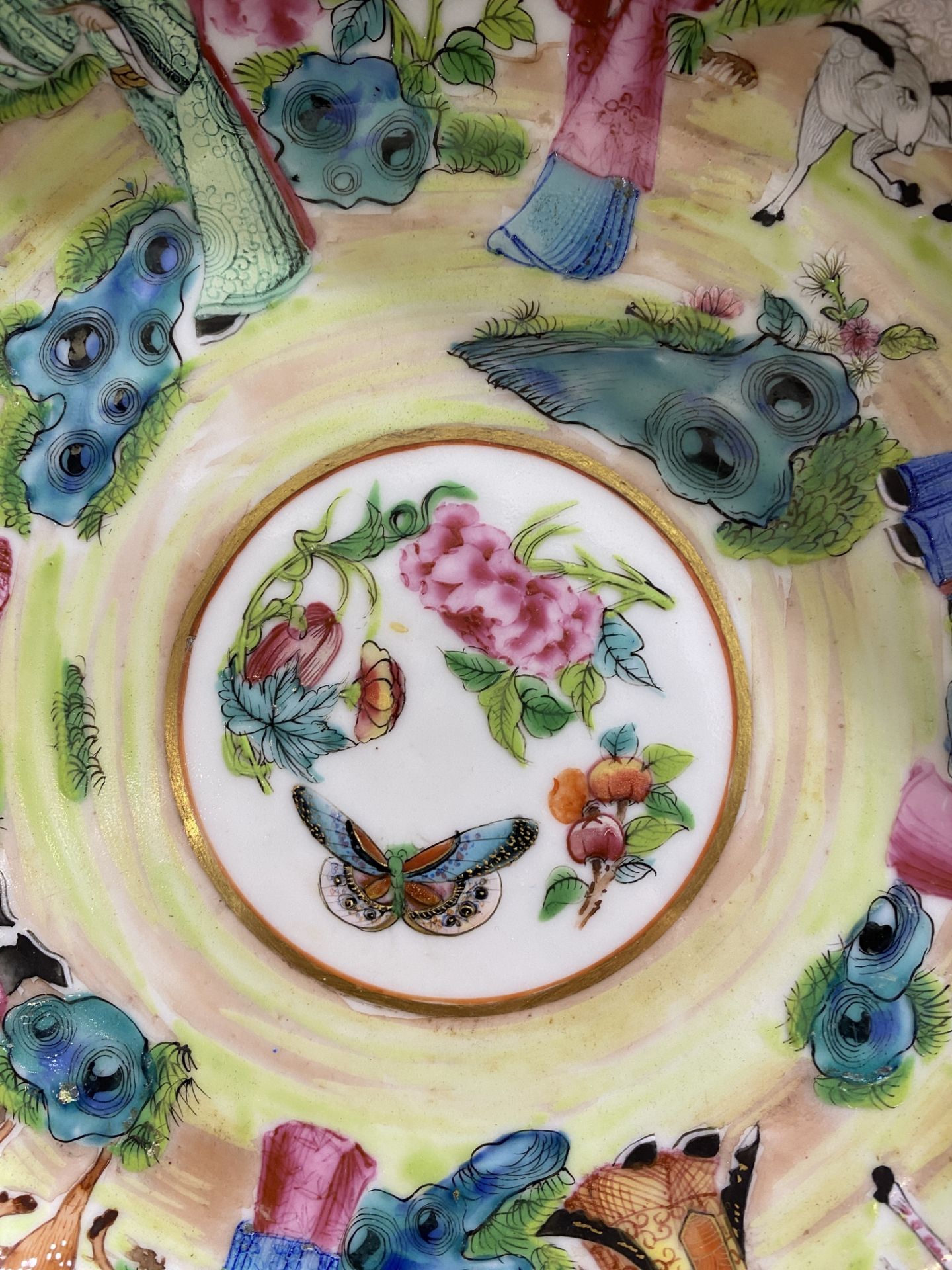 A pair of Chinese Canton famille rose 'Eight Immortals' dishes, 19th C. - Image 9 of 9