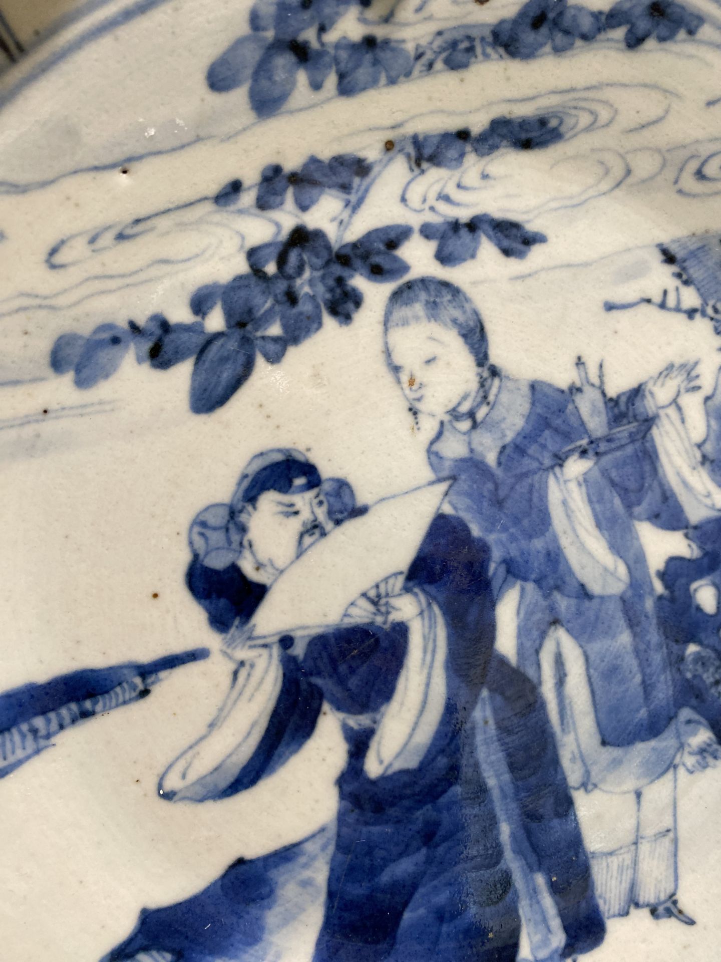 Two Chinese blue and white plates with figures in a landscape, 19th C. - Image 8 of 10