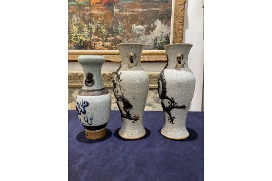 A pair of Chinese Nanking crackle glazed relief decorated 'dragon' vases and a blue and white 'Buddh - Bild 9 aus 16