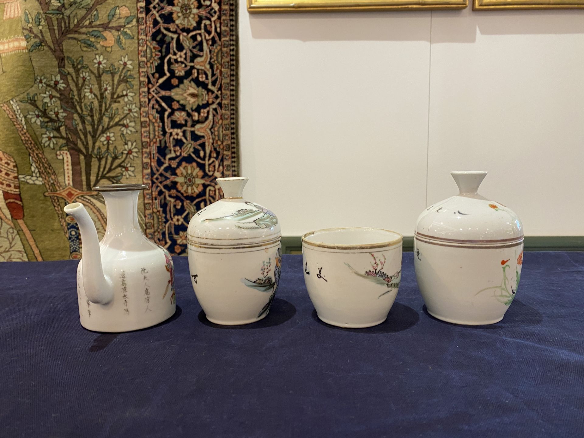 A varied collection of Chinese famille rose and qianjiang cai porcelain, 19th/20th C. - Image 17 of 35