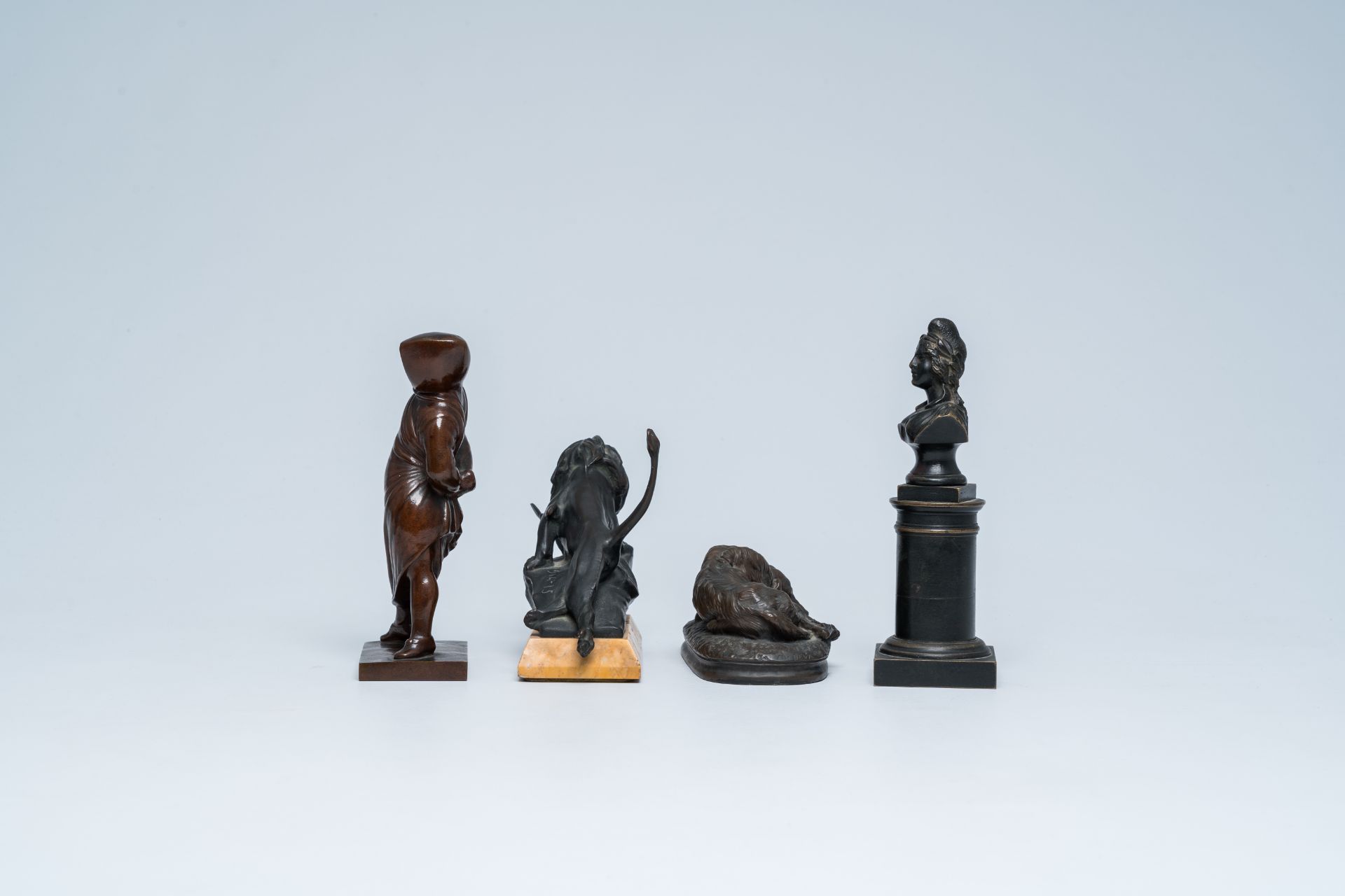 Four various patinated bronze sculptures, 19th/20th C. - Bild 5 aus 14