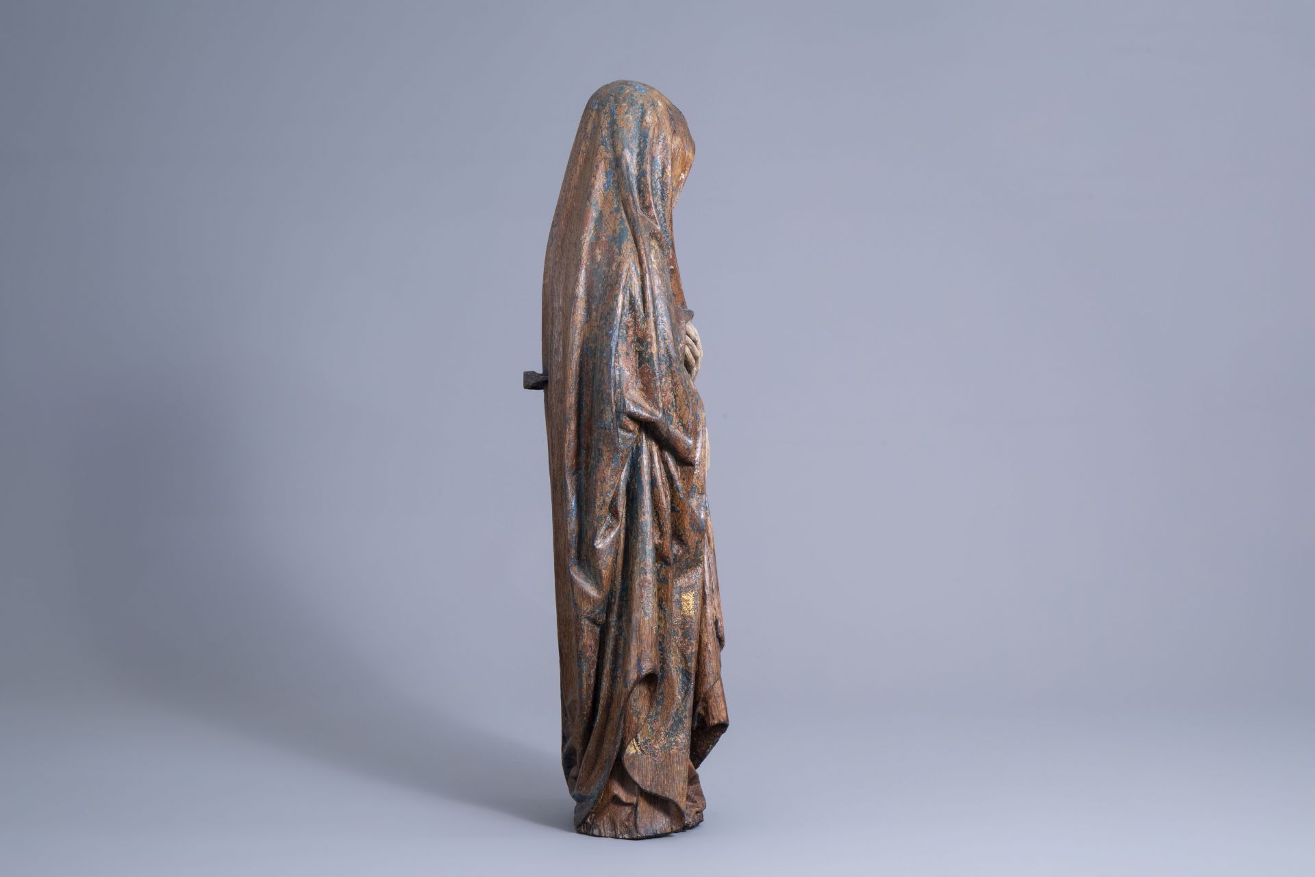 A carved and polychrome painted wooden figure of the mourning Virgin Mary, Brabant, most probably An - Bild 3 aus 7