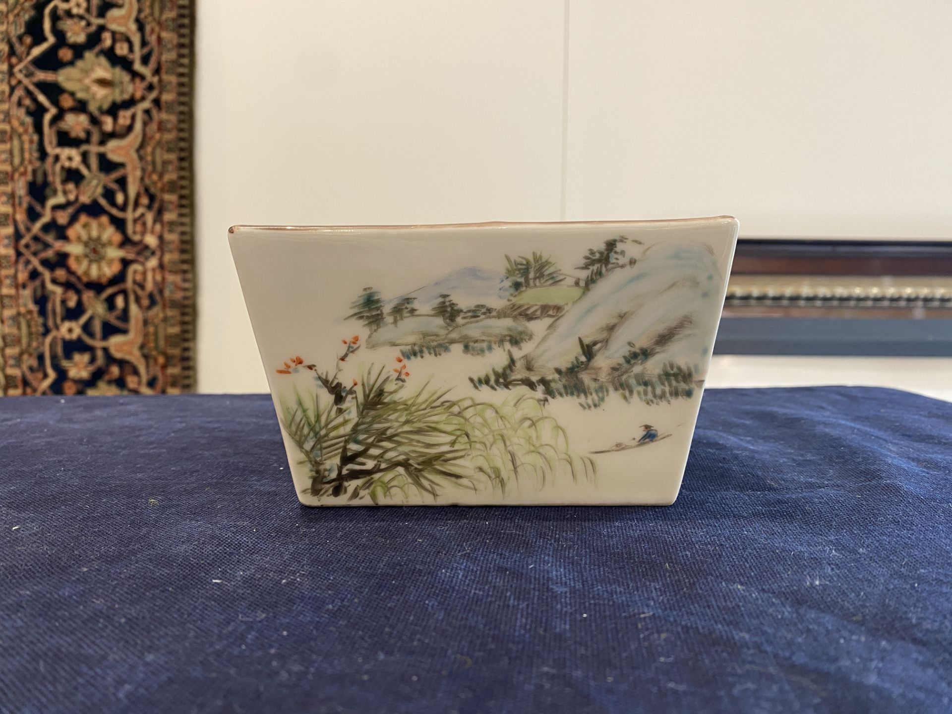 A square Chinese qianjiang cai bowl with three compartments, 19th/20th C. - Bild 11 aus 18