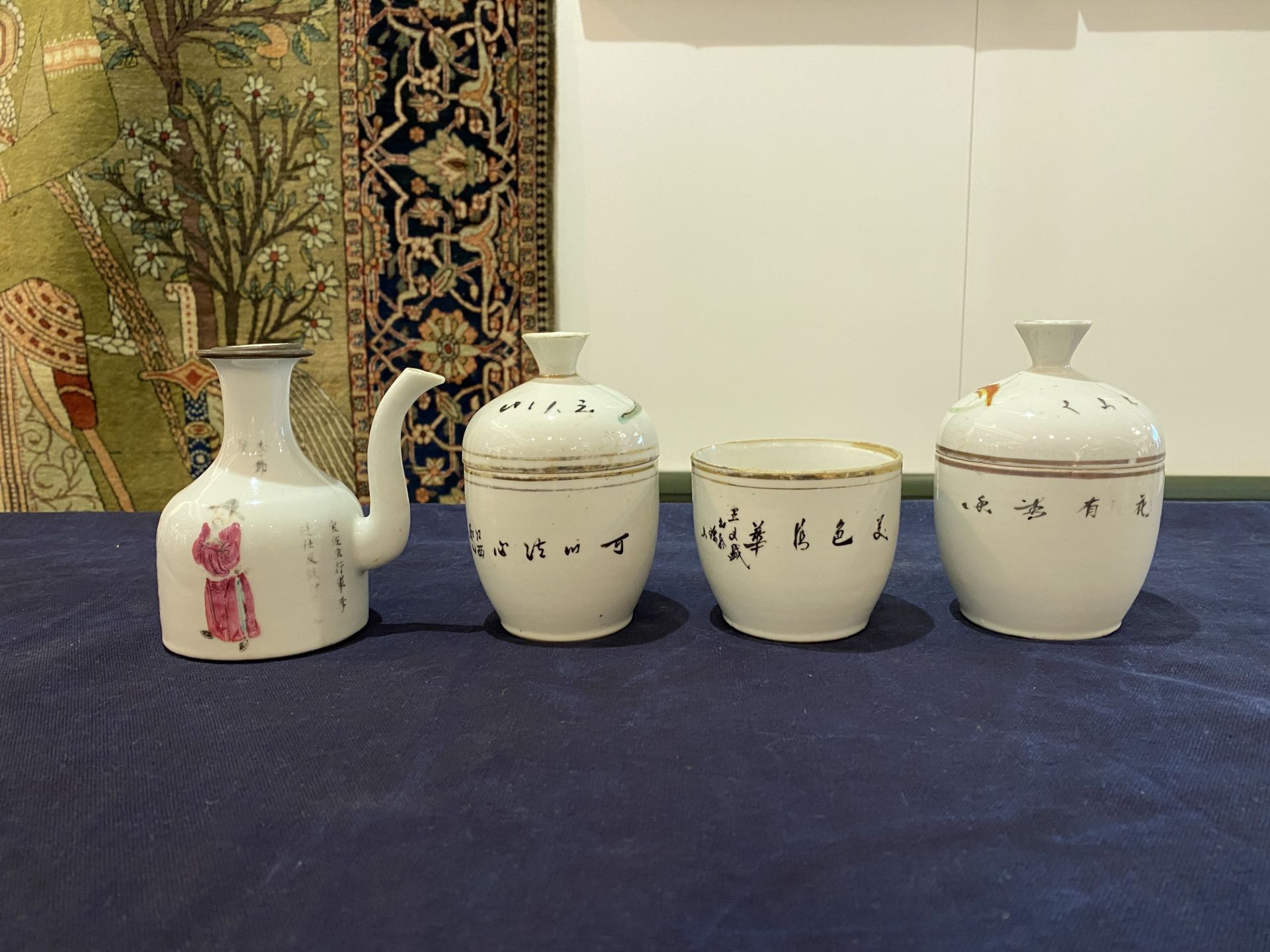 A varied collection of Chinese famille rose and qianjiang cai porcelain, 19th/20th C. - Image 16 of 35