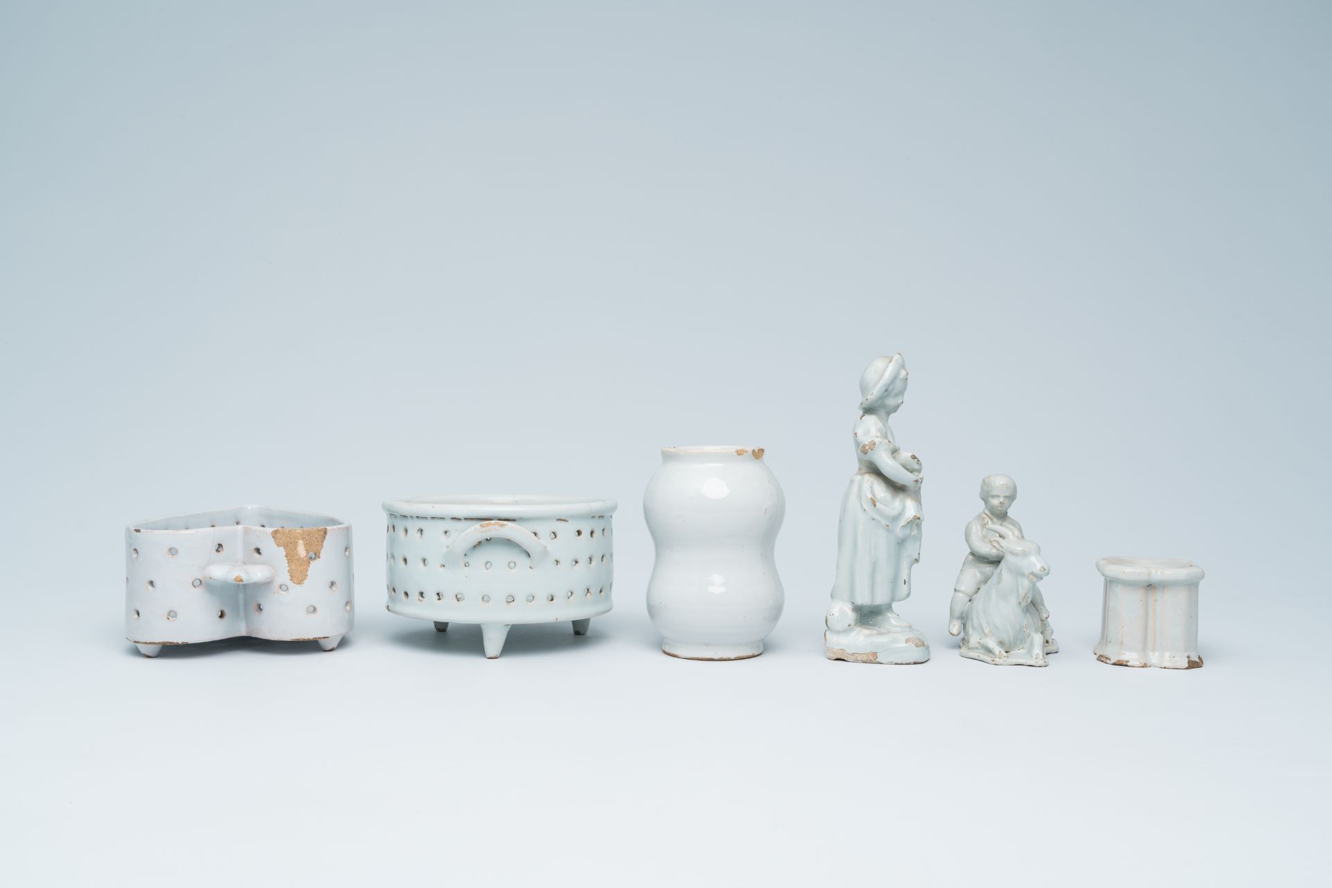 Six monochrome white Delftware pieces, The Netherlands and France, 18th/19th C. - Image 4 of 7
