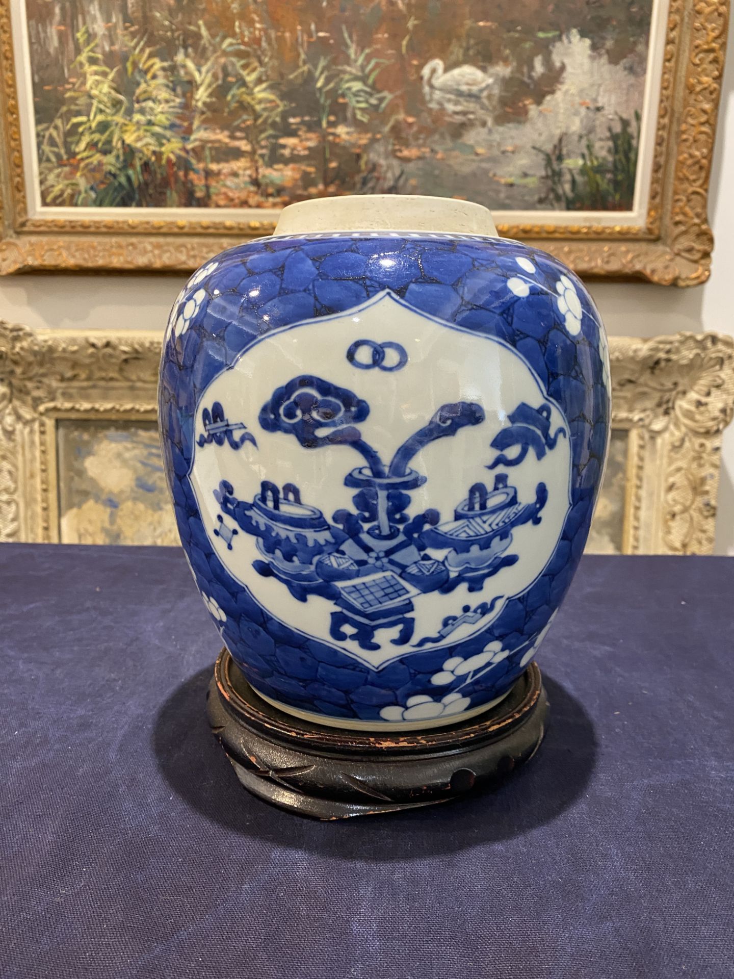 A Chinese blue and white prunus on cracked ice ground ginger jar with antiquities, 20th C. - Image 10 of 15