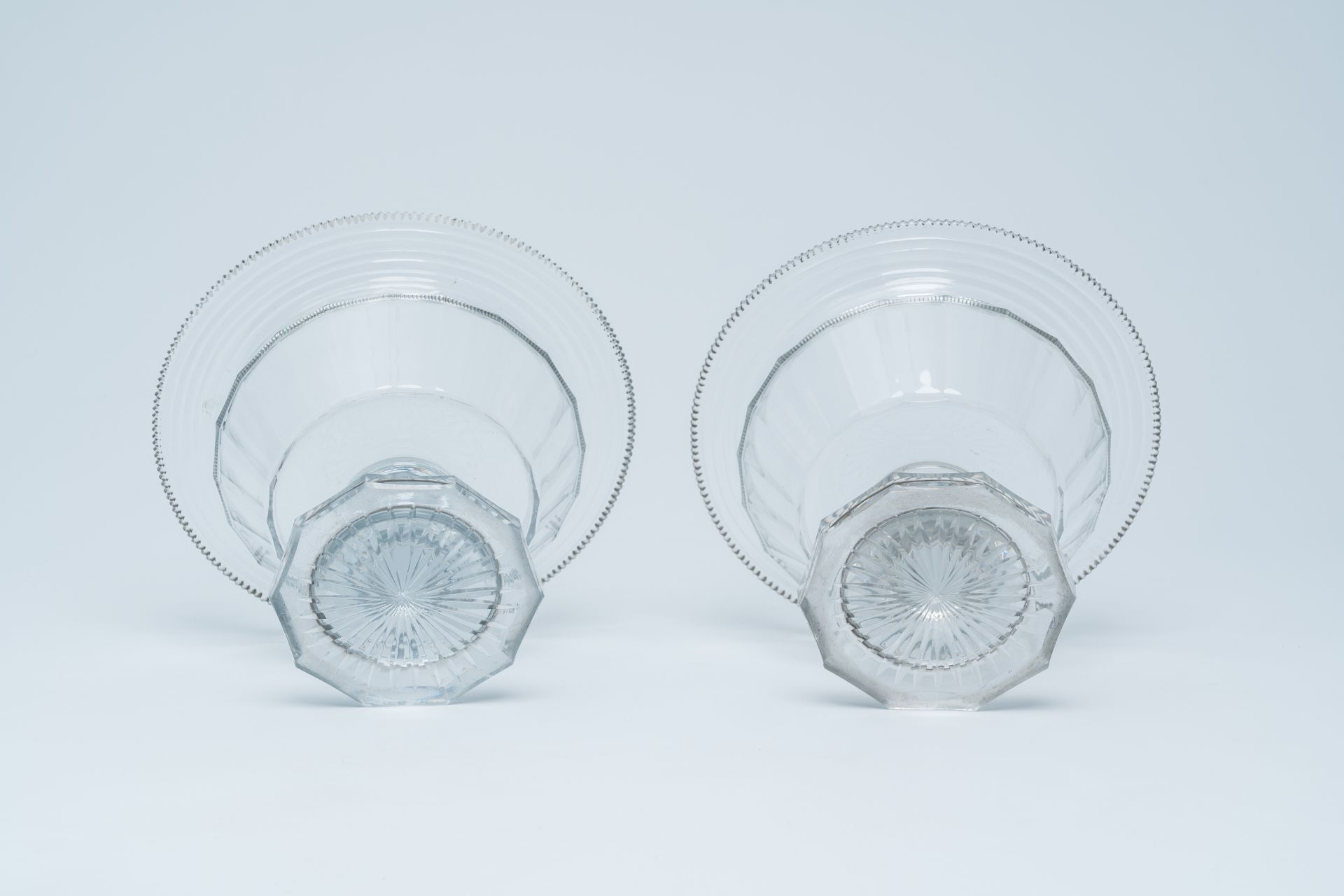 A pair of cut glass bowls on foot, ex-collection Kervyn de Volkaersbeke, 19th C. - Image 8 of 8