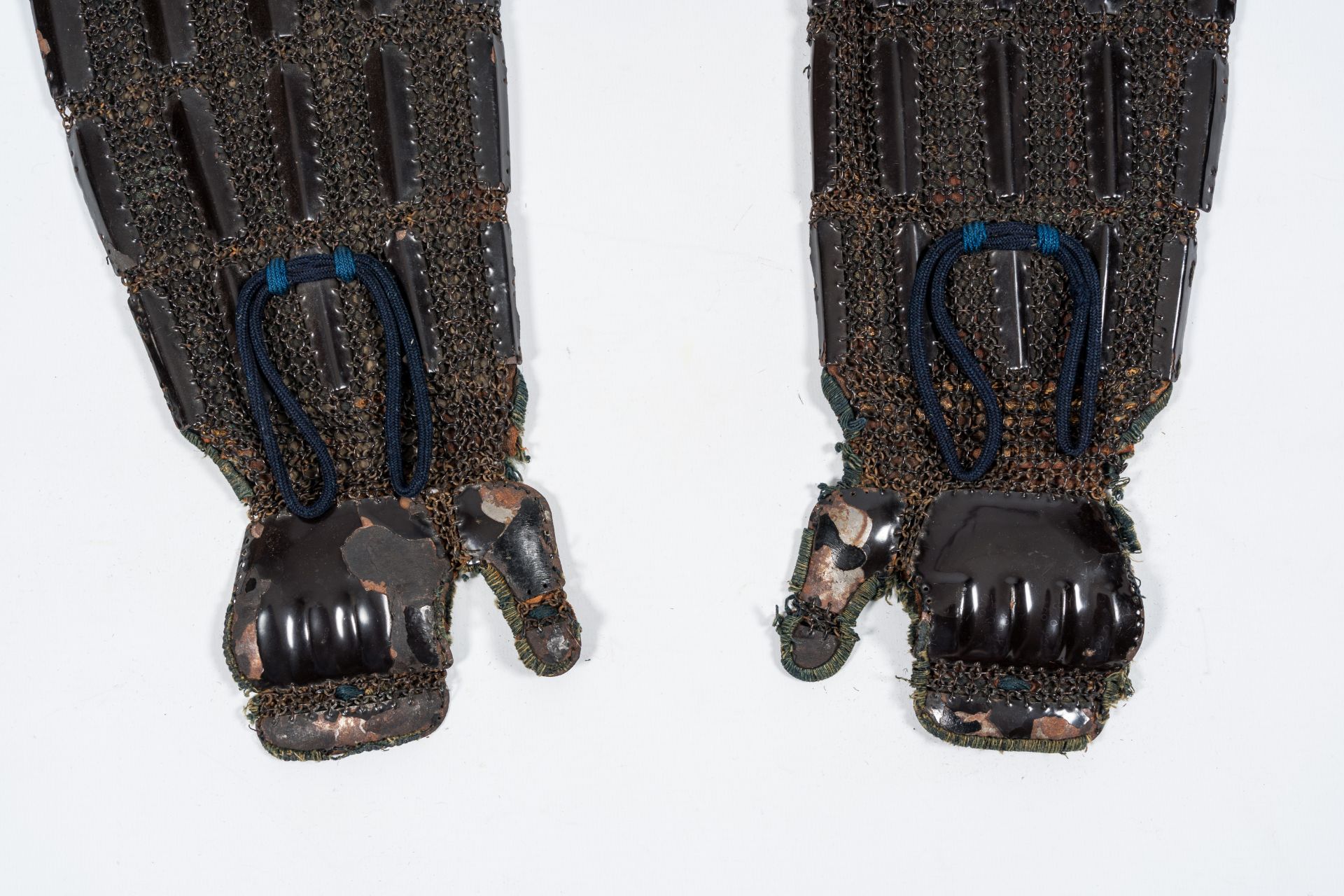 A pair of Japanese samurai suit arm pieces, Edo/Meiji, 19th/20th C. - Image 3 of 4