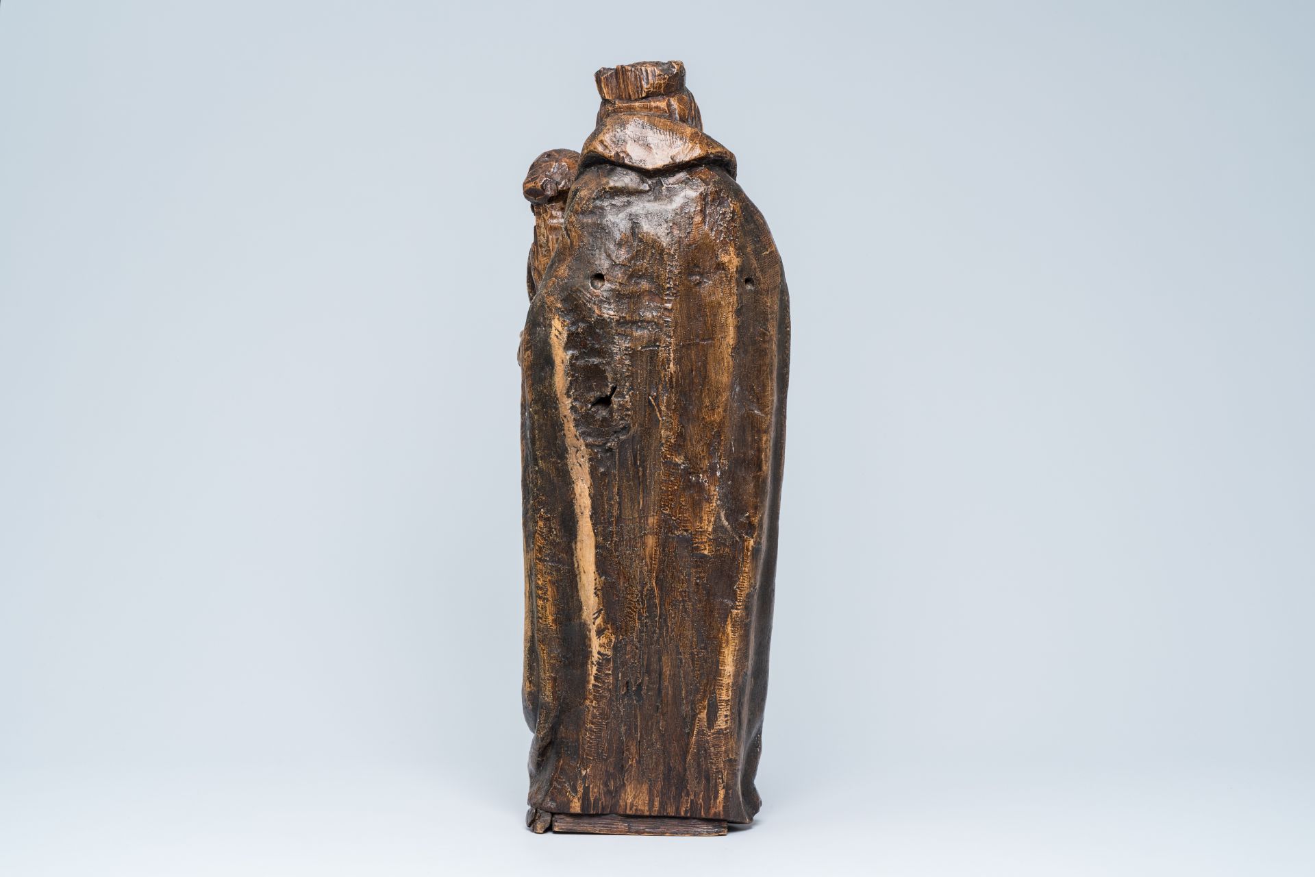 A carved wood Madonna and Child, 17th C. - Image 4 of 7