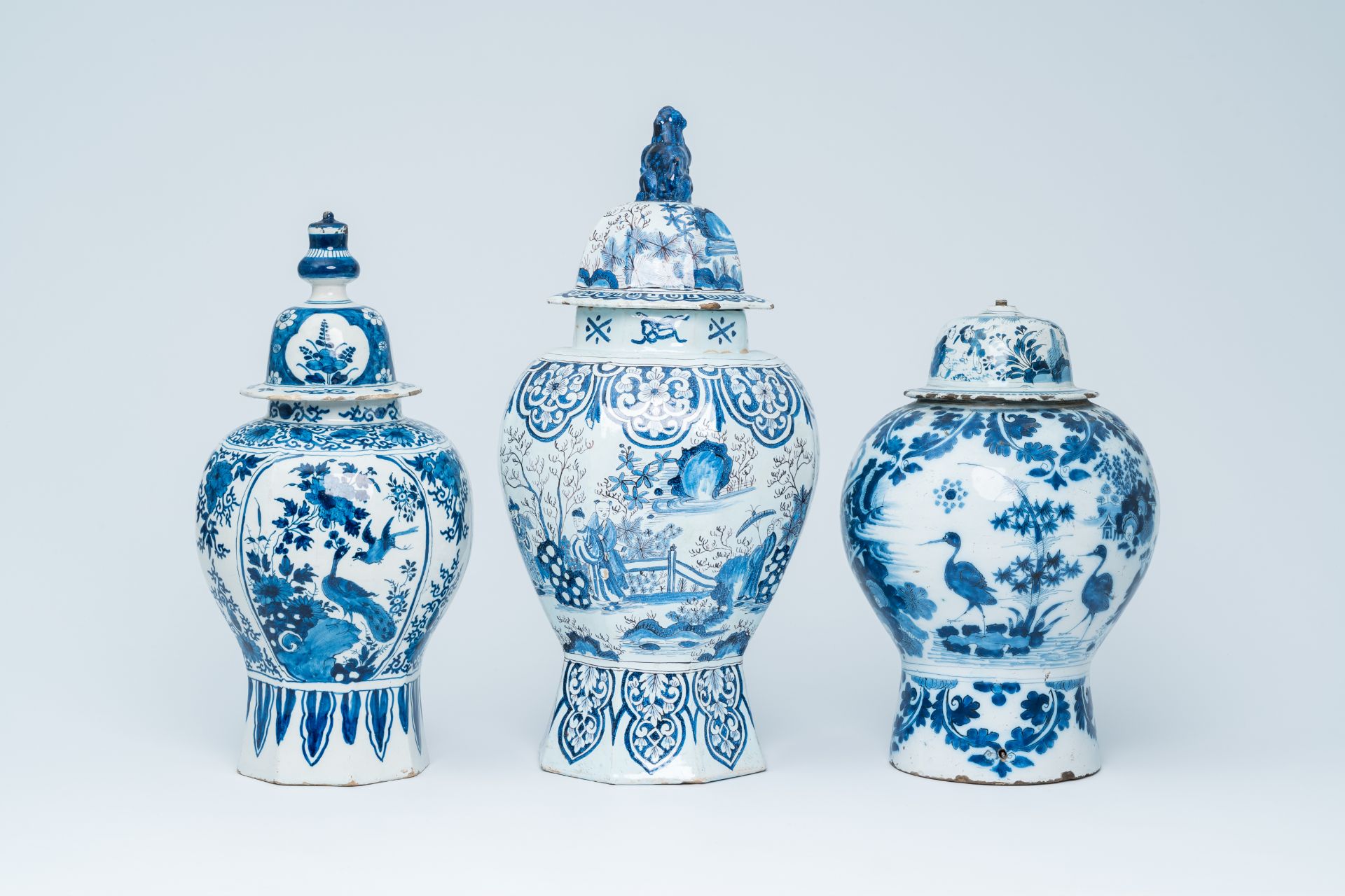 Three Dutch Delft blue and white vases and covers with birds among blossoming branches and chinoiser - Image 4 of 7