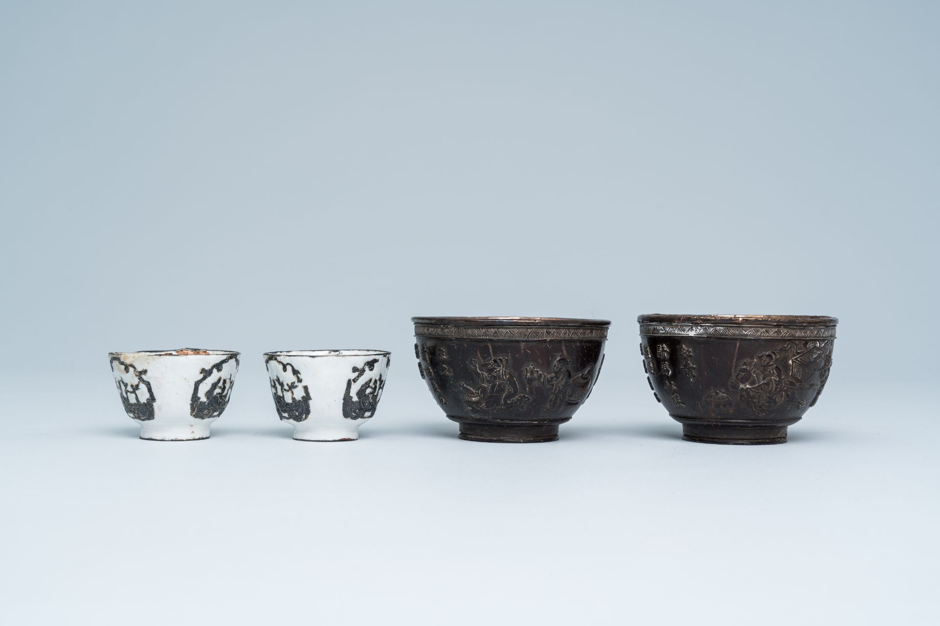 Two Chinese enamel cups and two coconut cups with silvered insets, 19th C. - Bild 5 aus 7