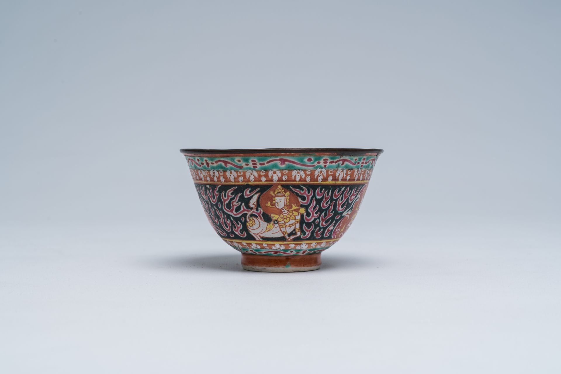 A Chinese Thai market Bencharong bowl, 19th C. - Bild 2 aus 18