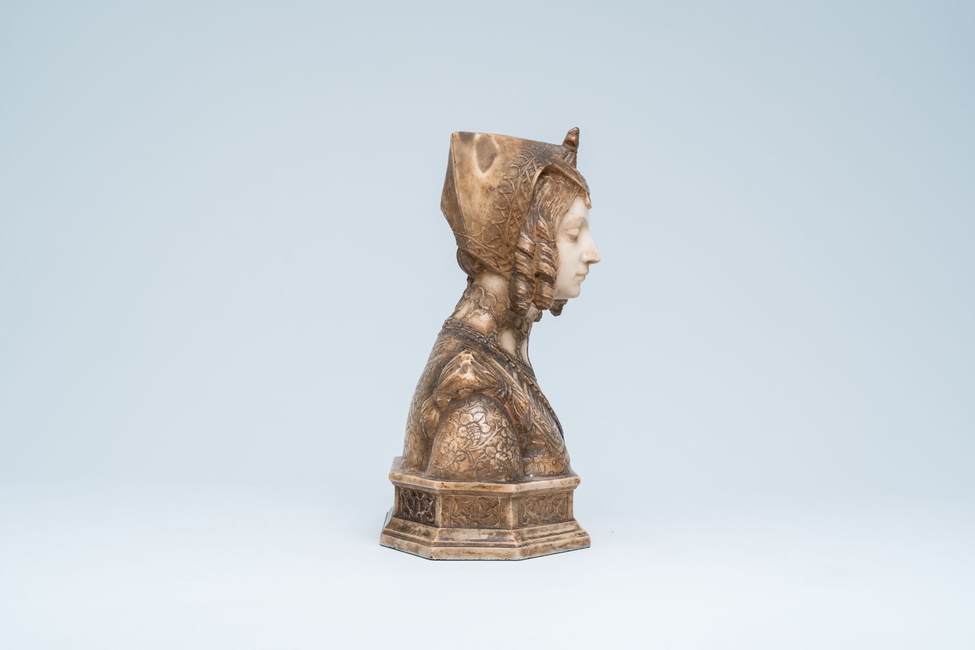 Aristide Petrilli (1868-1930, attributed to): Bust of Violante Beatrice of Bavaria, patinated alabas - Image 5 of 9