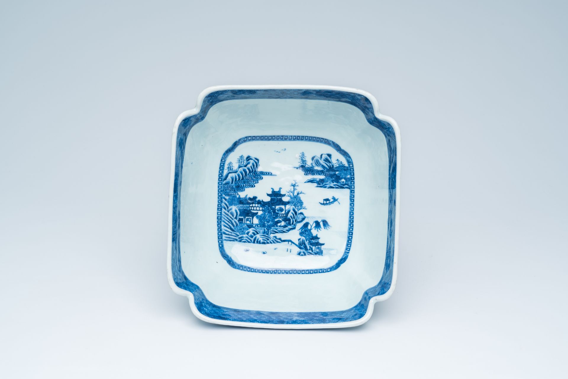 A Chinese blue and white salad bowl with an animated river landscape, 19th C. - Image 7 of 17
