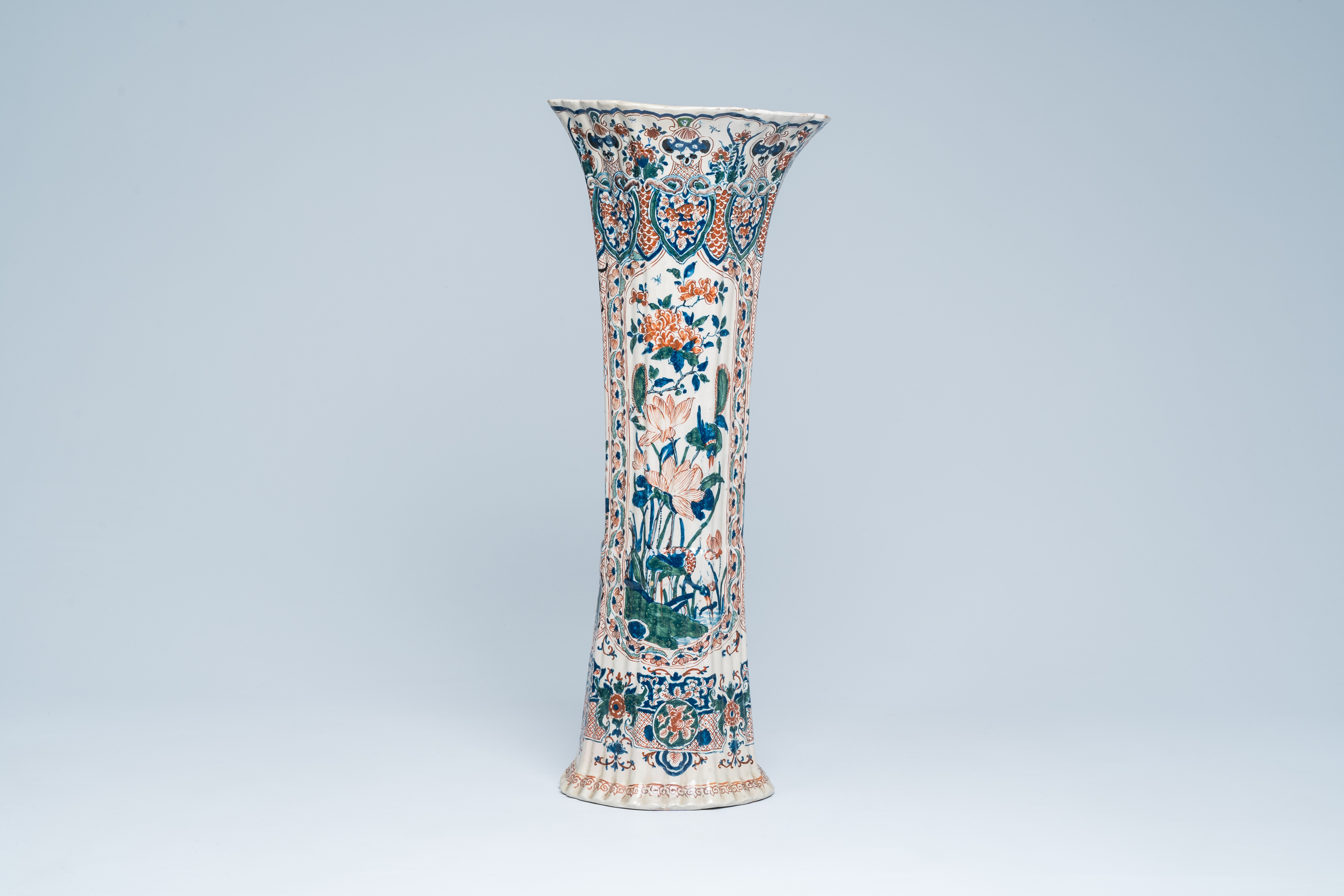A large Dutch Delft cashmire palette vase with birds among blossoming branches, ca. 1700 - Image 3 of 6