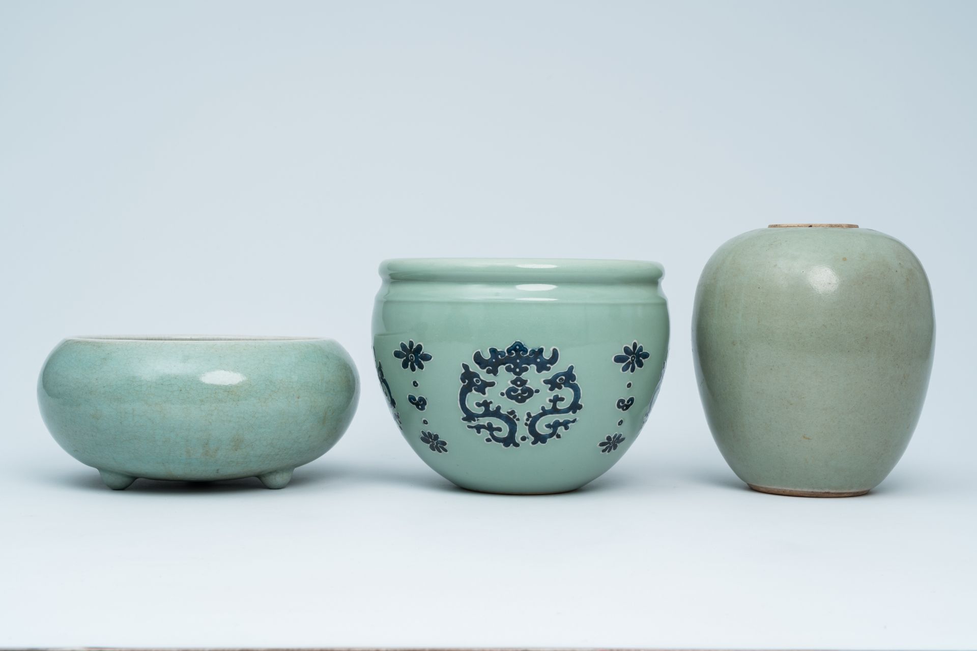 A Chinese celadon incense burner, a ginger jar and a jardiniere, 19th/20th C. - Image 4 of 7